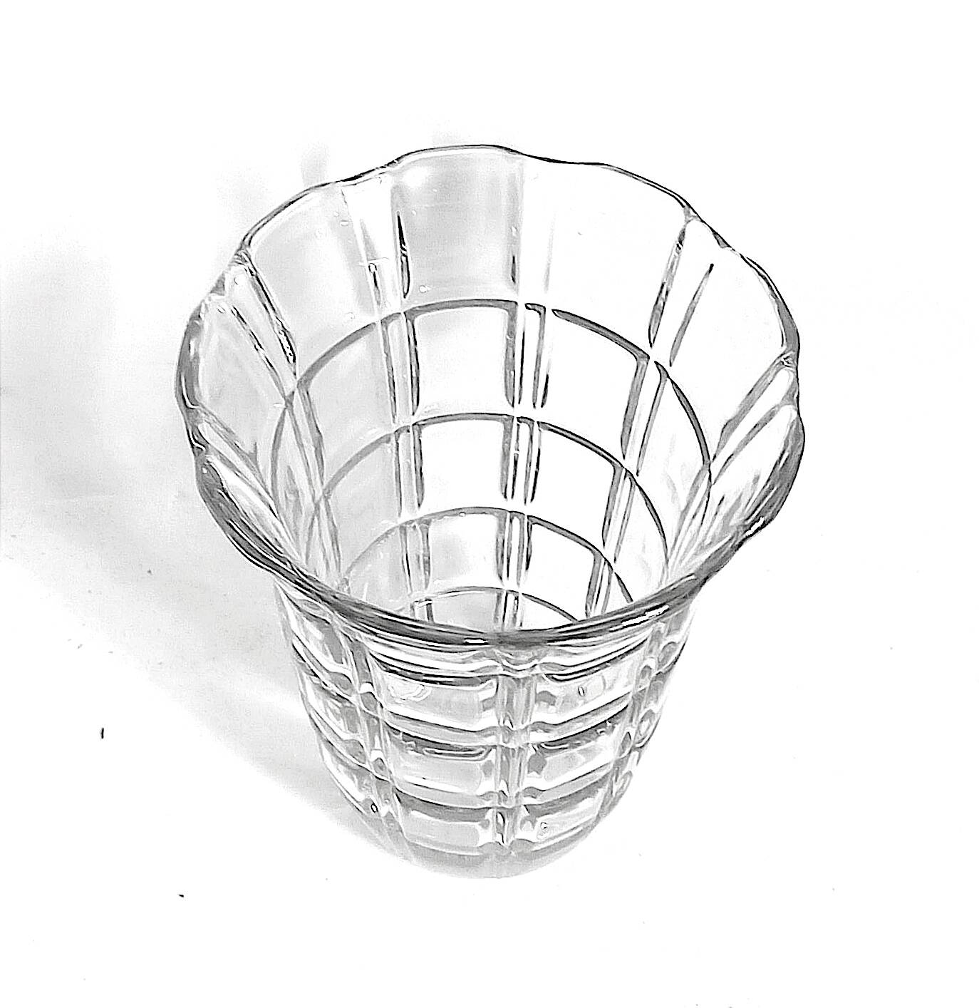 Large chiseled crystal vase from the 60s Height 25.5 cm