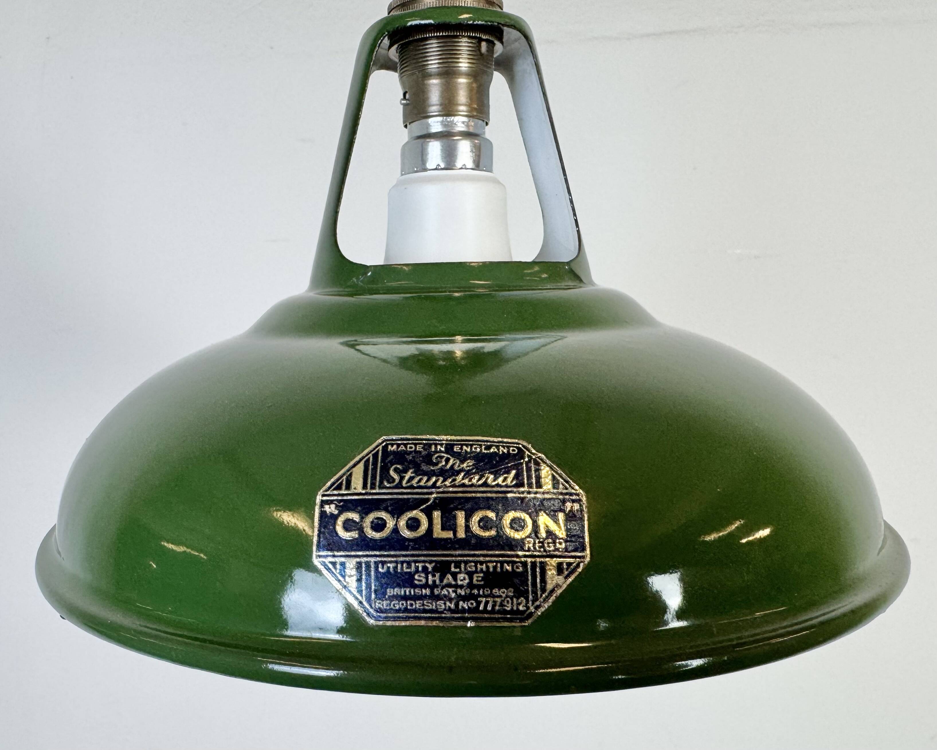 Suspension industrielle en émail vert de Coolicon, années 1950