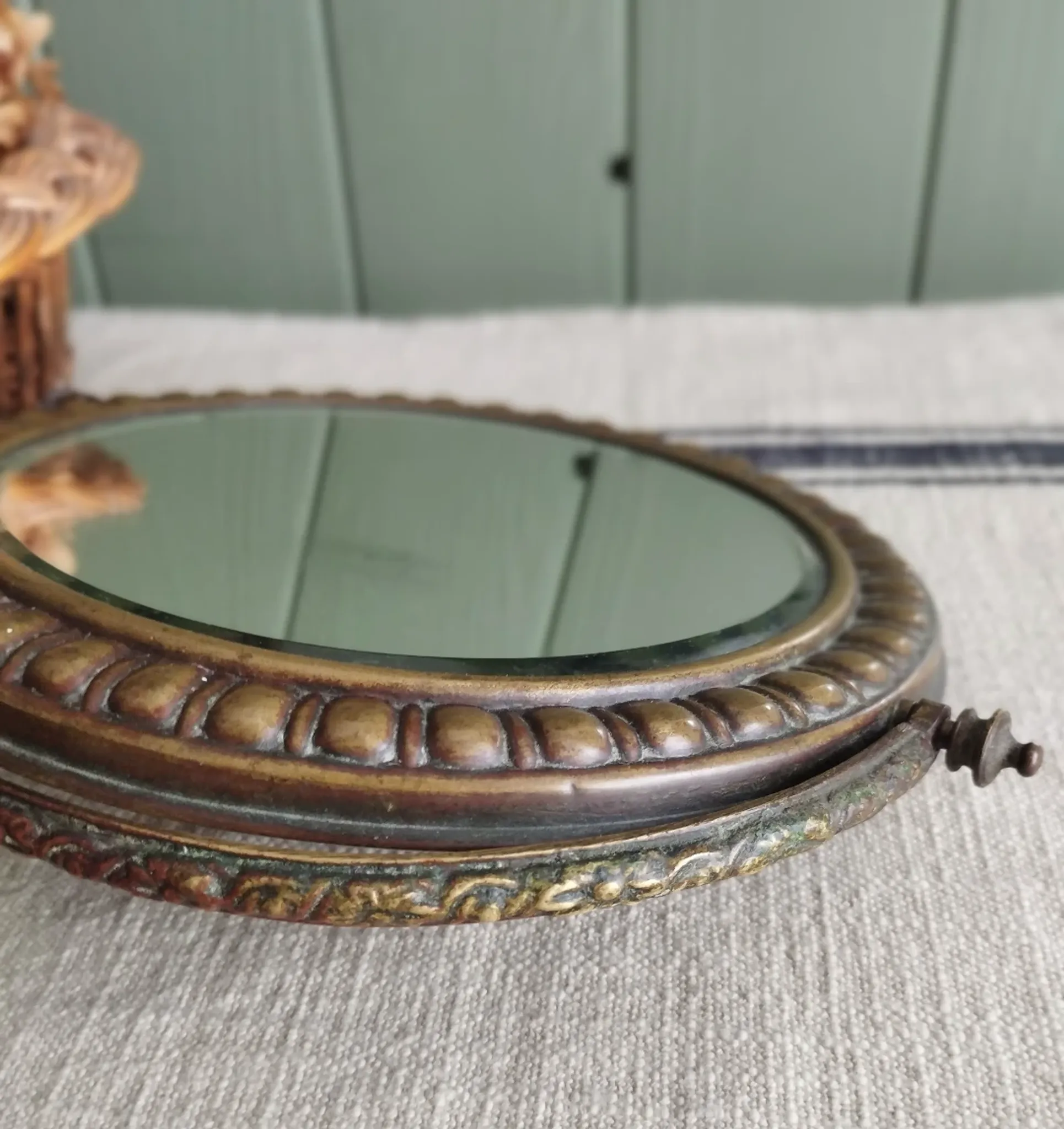 Small tabletop psyché mirror in brass