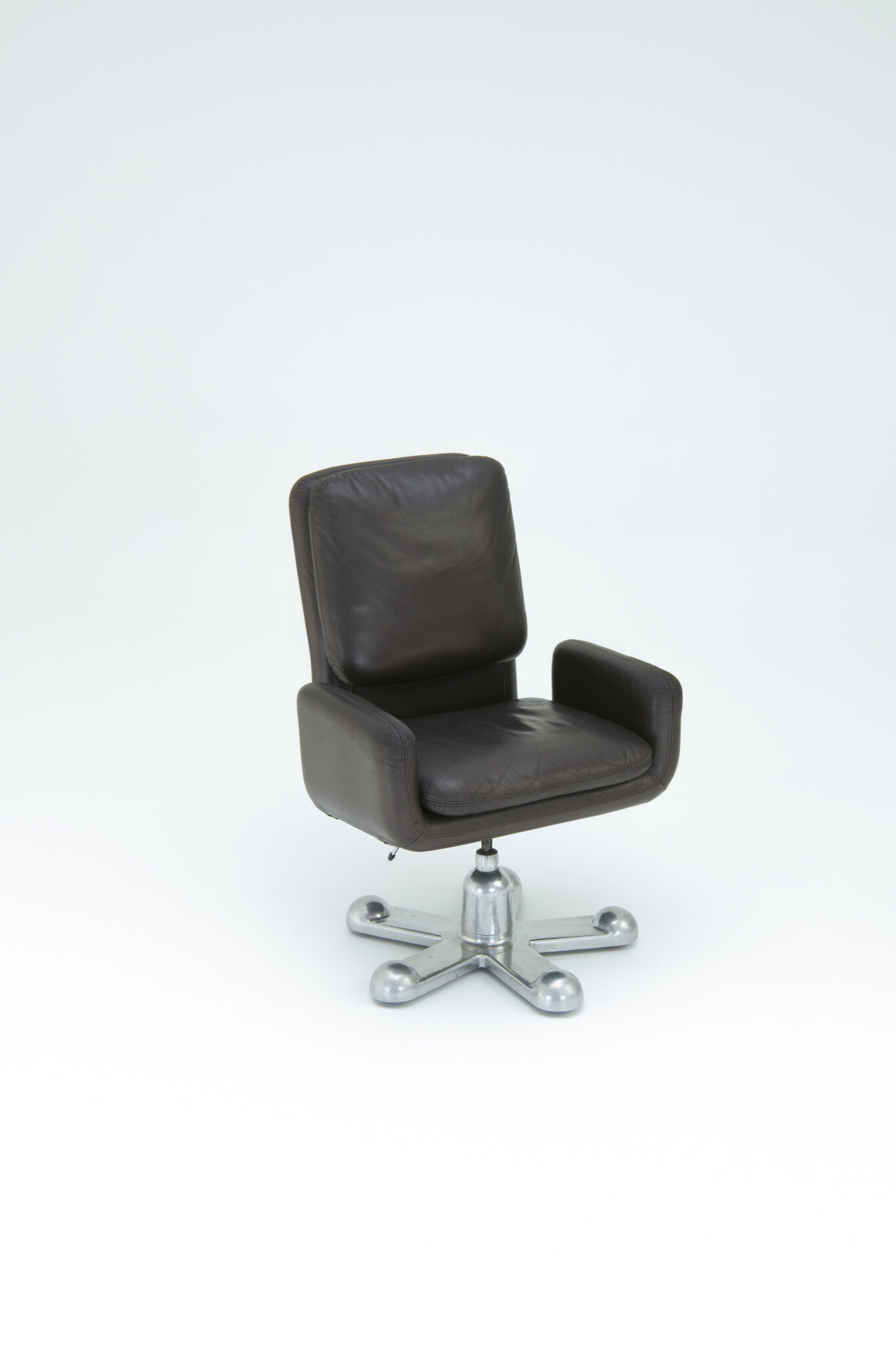 Chaise de bureau pivotante - Perry King et Santiago Miranda