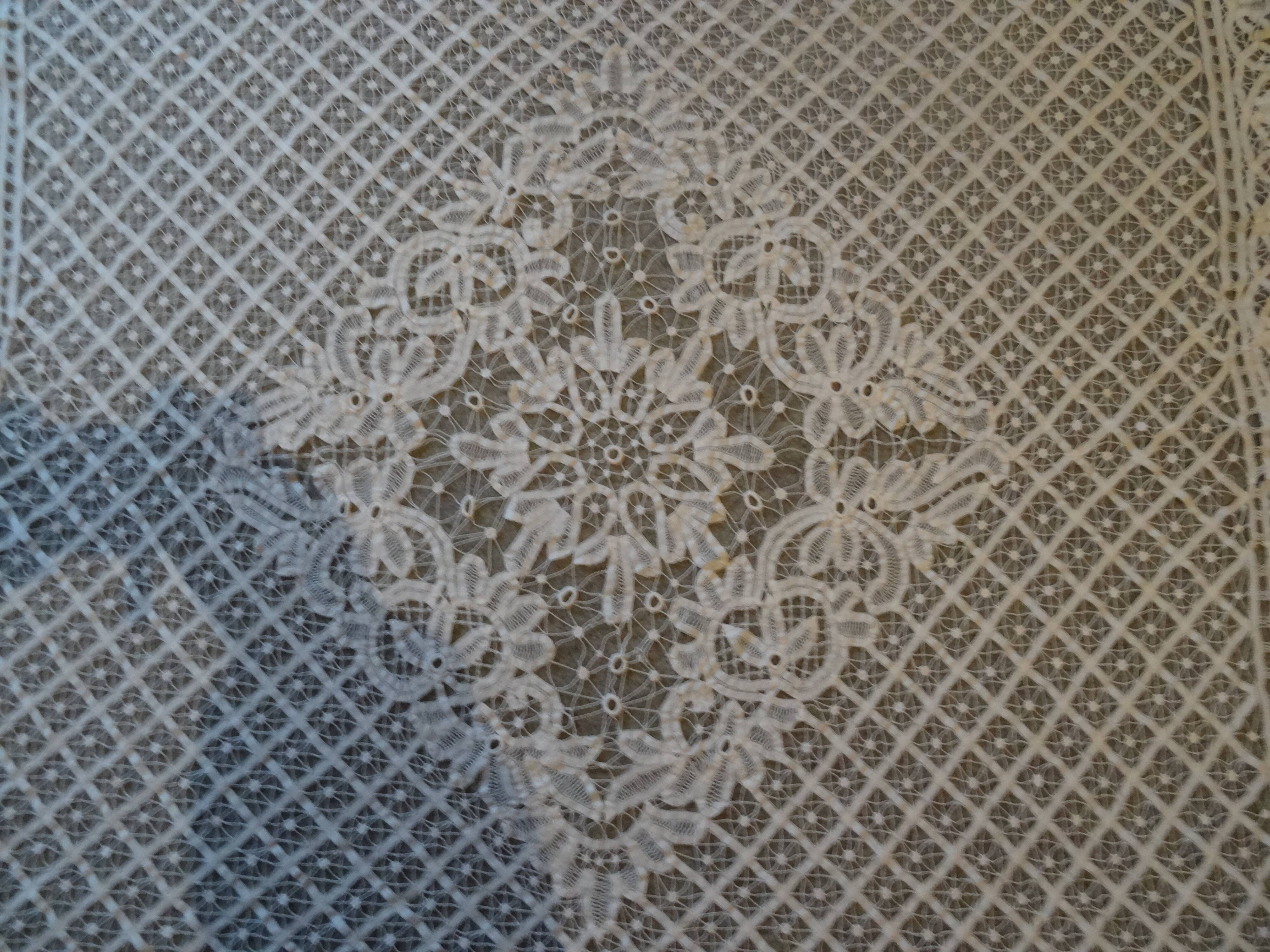 Nappe carrée ancienne