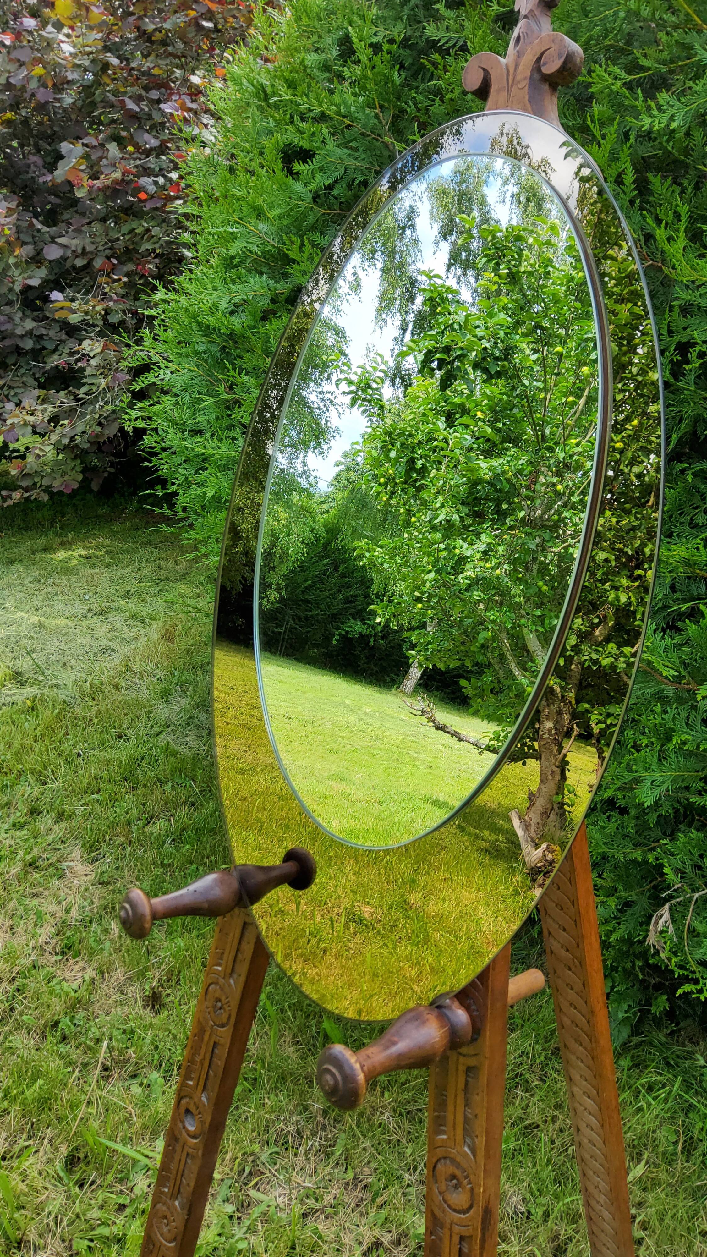 Oval Italian mirror of the 70s two complexions