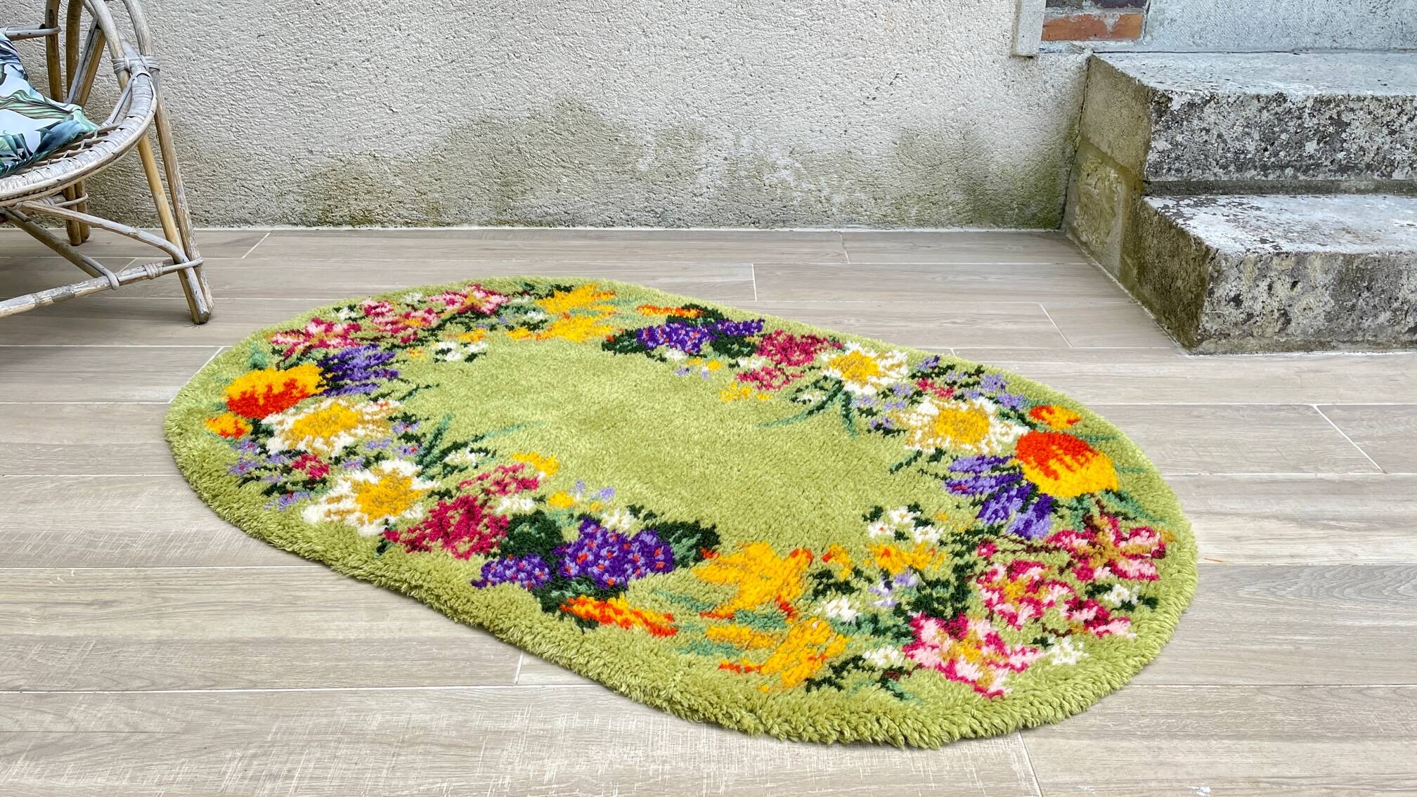 Oval rug from the 70s in pure wool 144x88cm