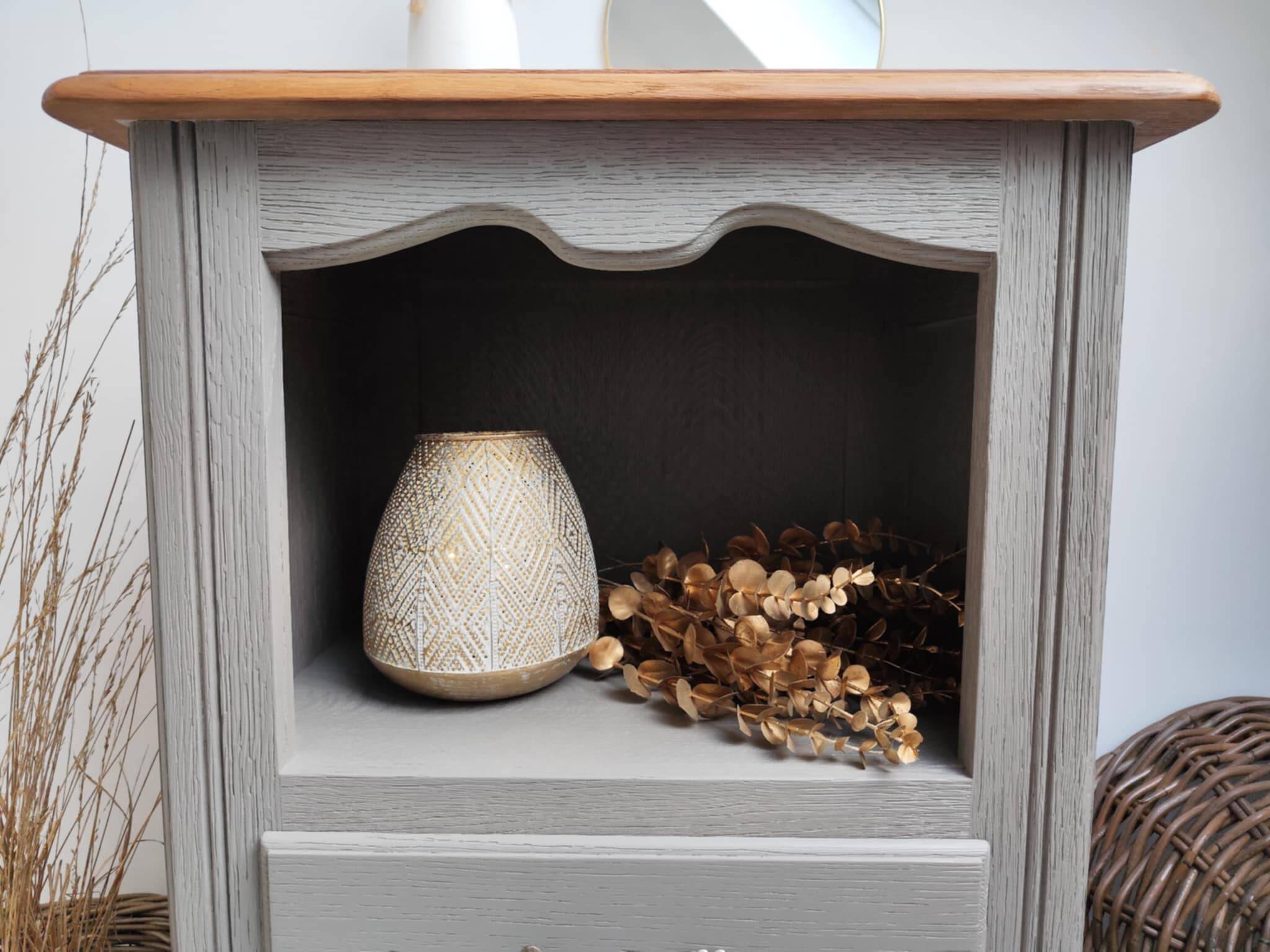 Oak chest of drawers