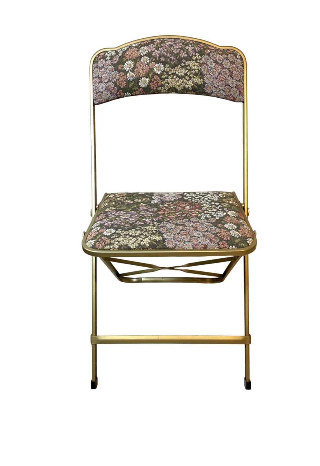 Folding chairs with floral pattern