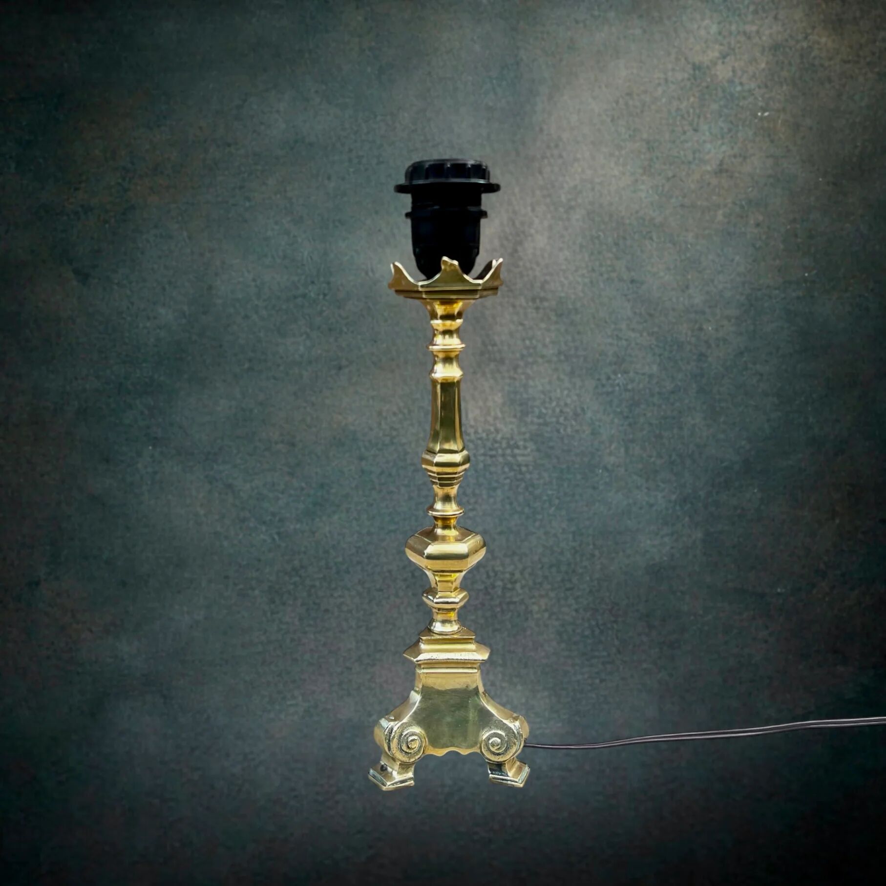 Pied de lampe en laiton massif poli style bougeoir – années 50 60