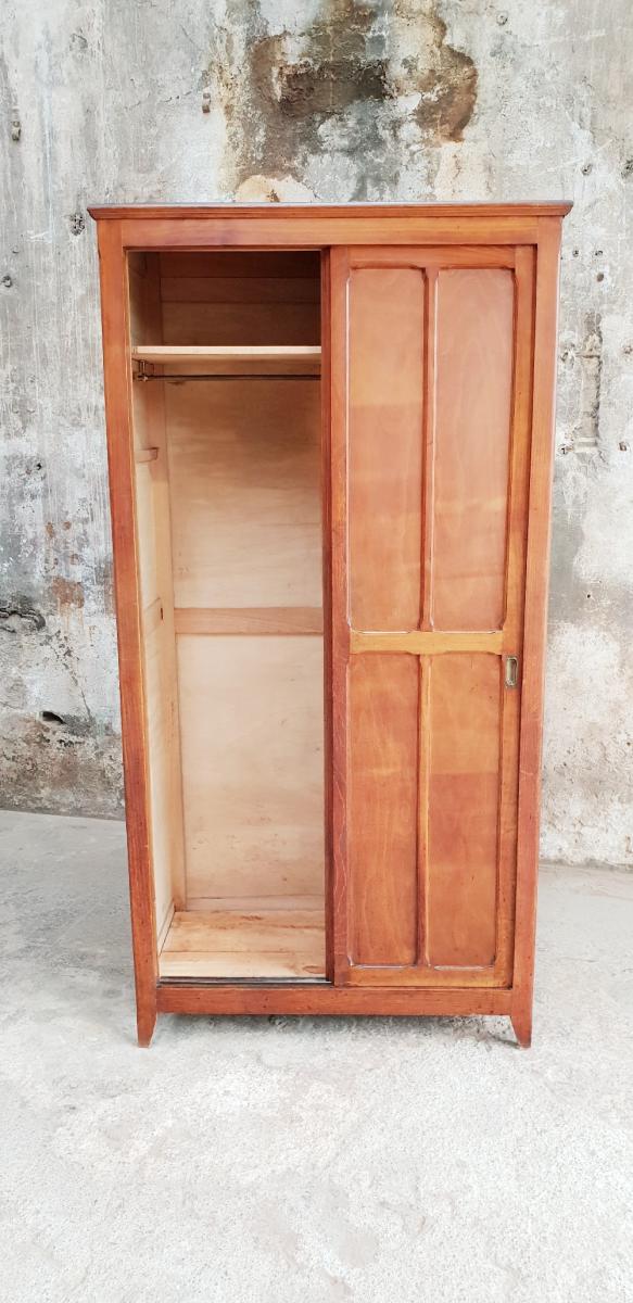 Parisian wardrobe with sliding doors
