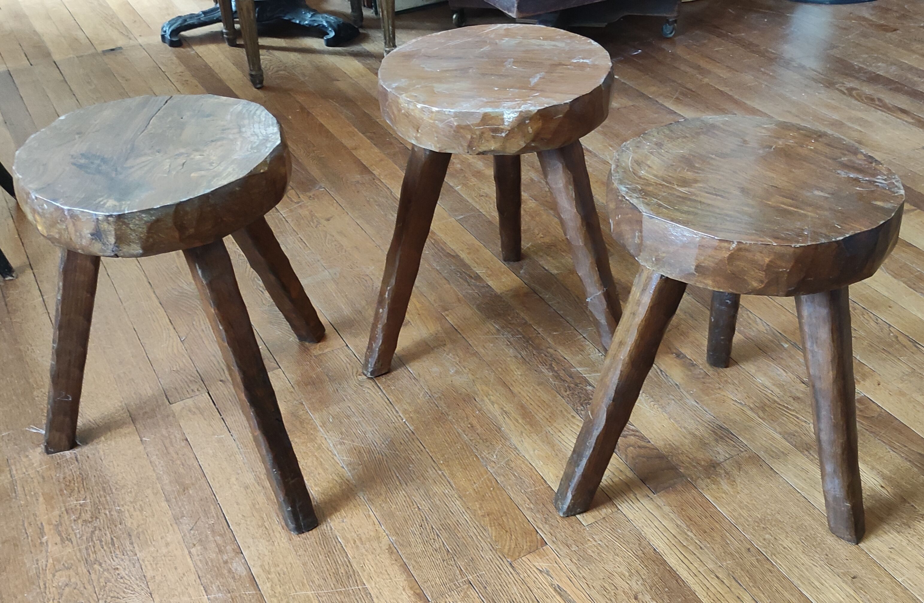 Brutalist living room / coffee table + 3 stools / design 20th