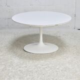 Knoll coffee table, Eero Saarinen, "tulip" model, white melamine wood. Signed, USA, circa 1960