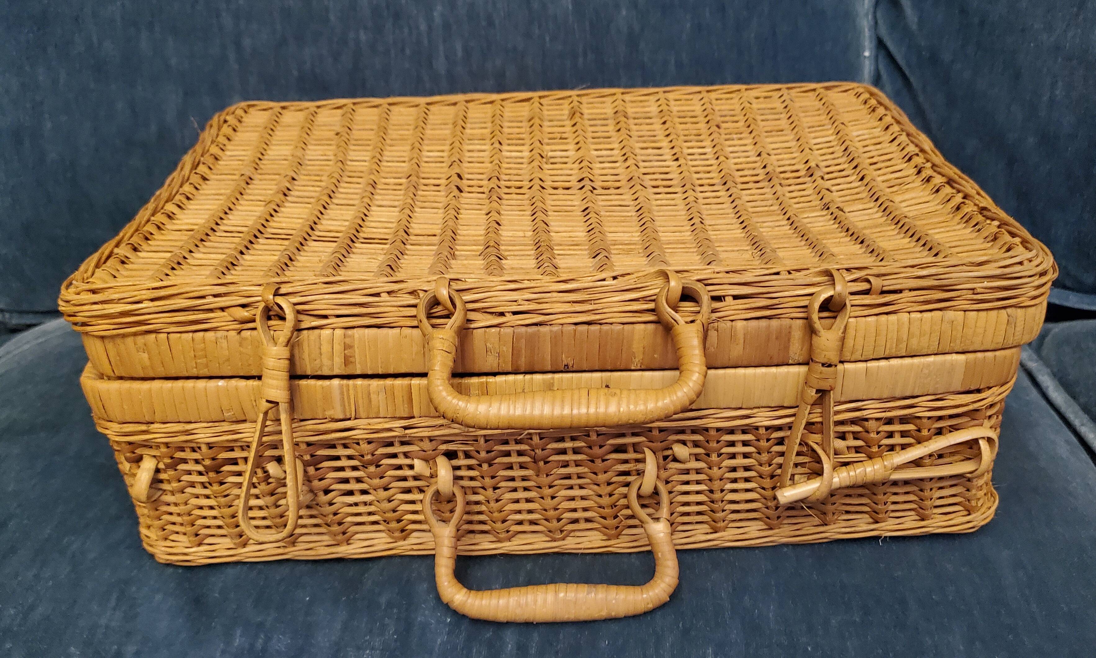 Rattan valisette