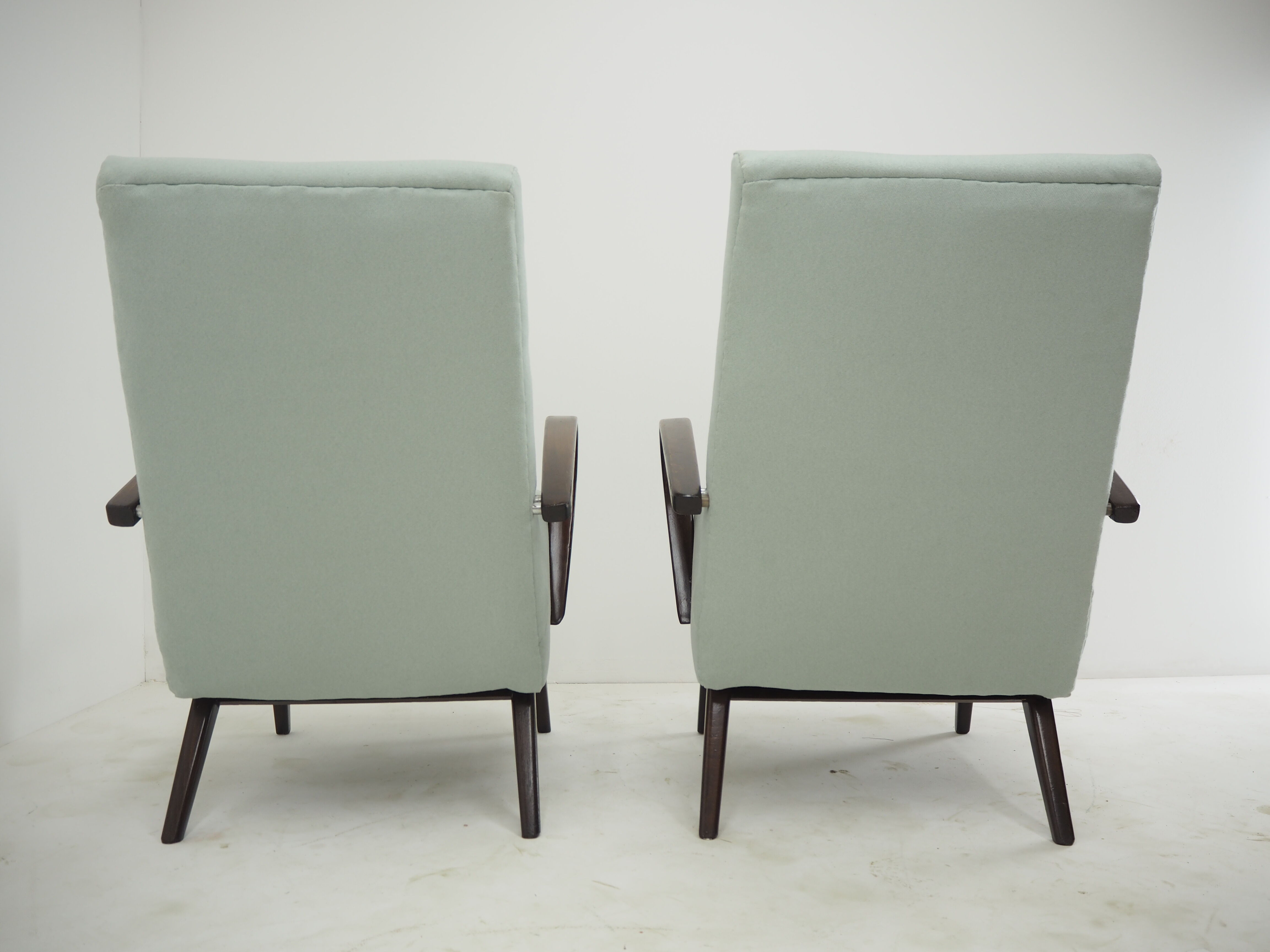 Pair of Ton/Thonet Beech Armchairs, Czechoslovakia