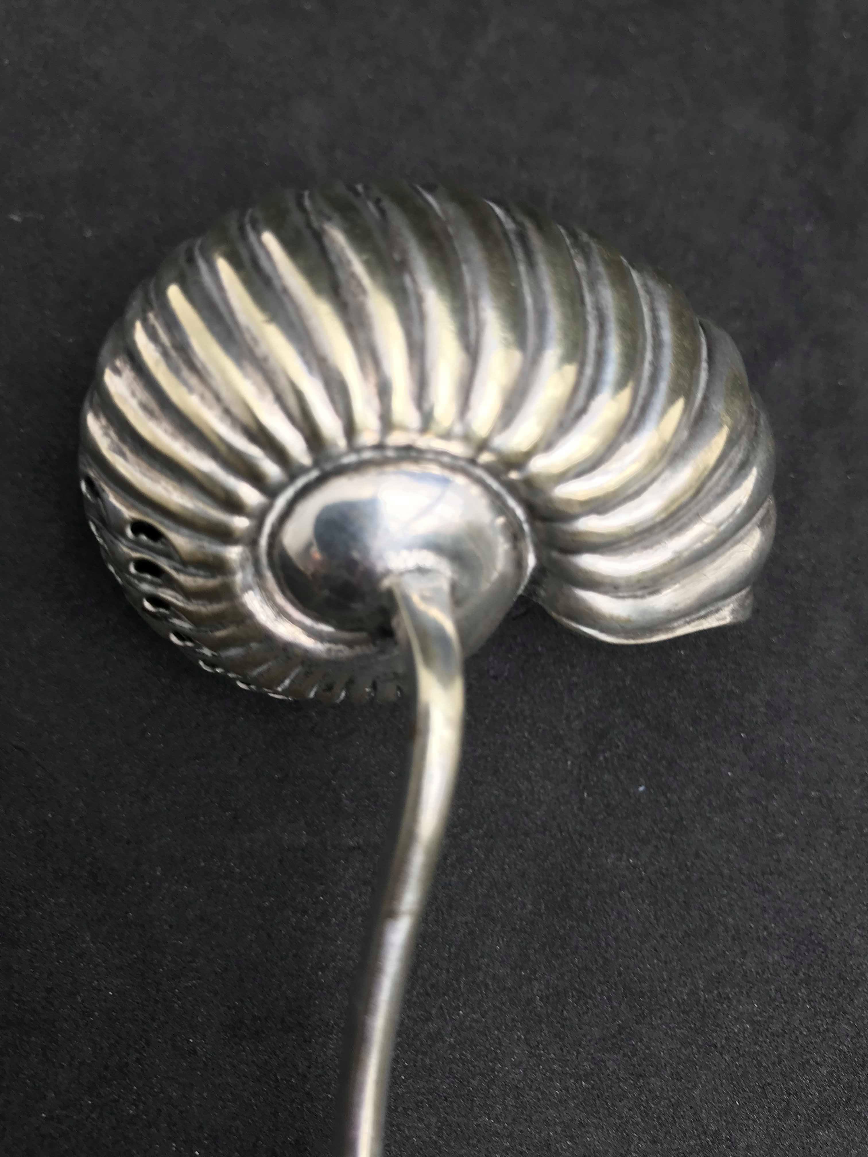 Cuillère a sucre en forme de coquille 1905