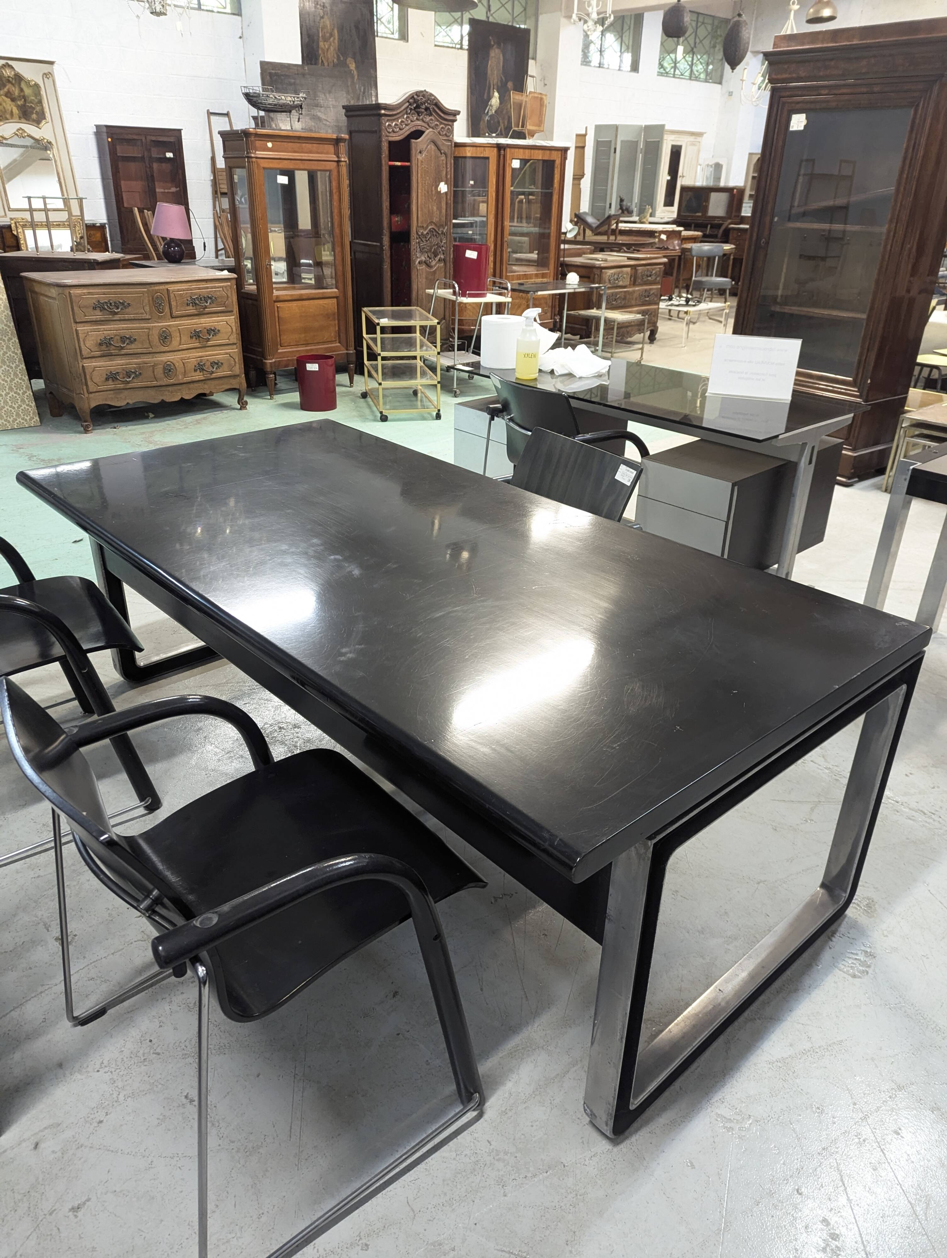 Bureau Tecno T333 par Eugenio Gerli et Osvaldo Borsani