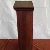 Showcase to pose nineteenth century walnut