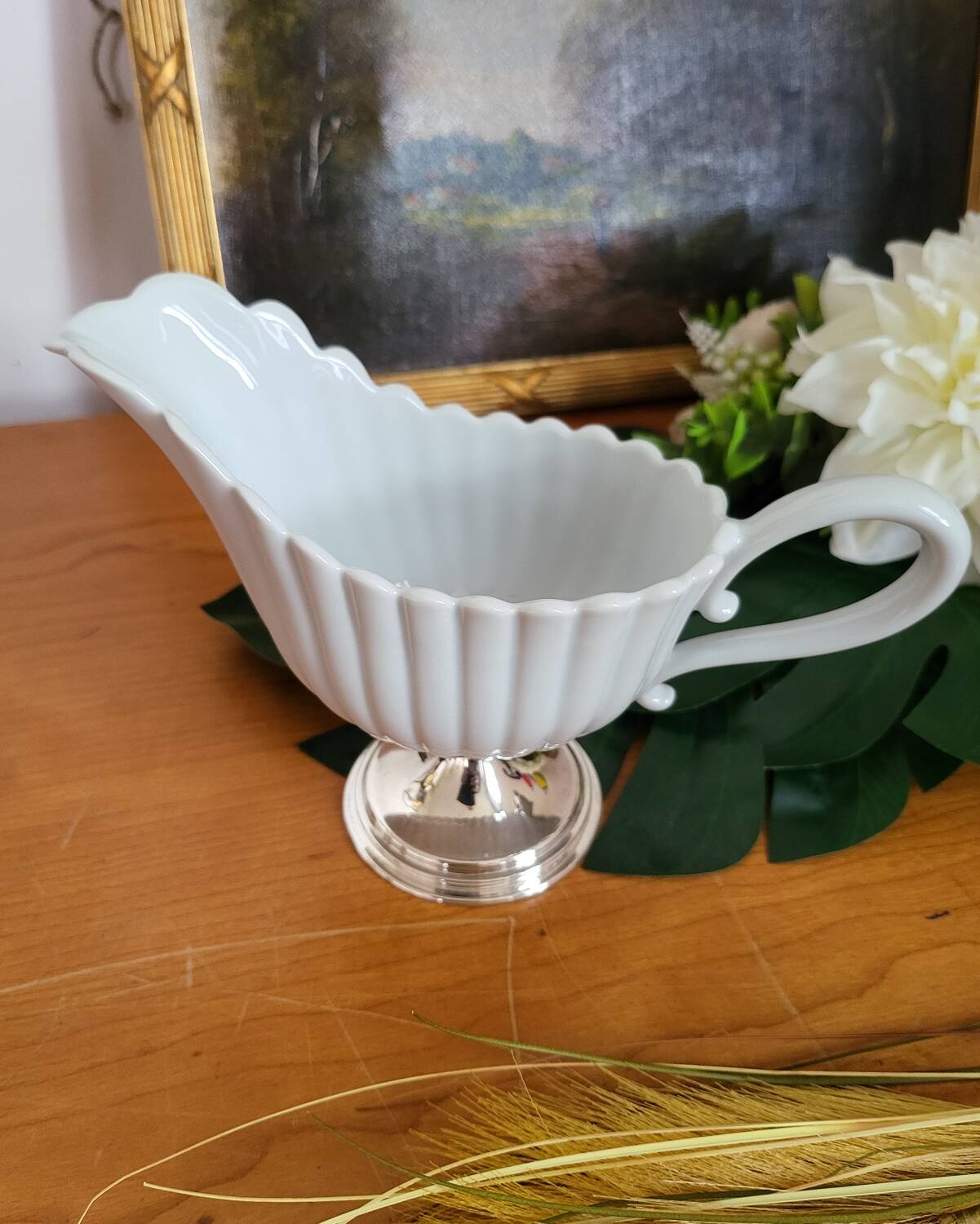 Porcelain and silver-plated gravy boat