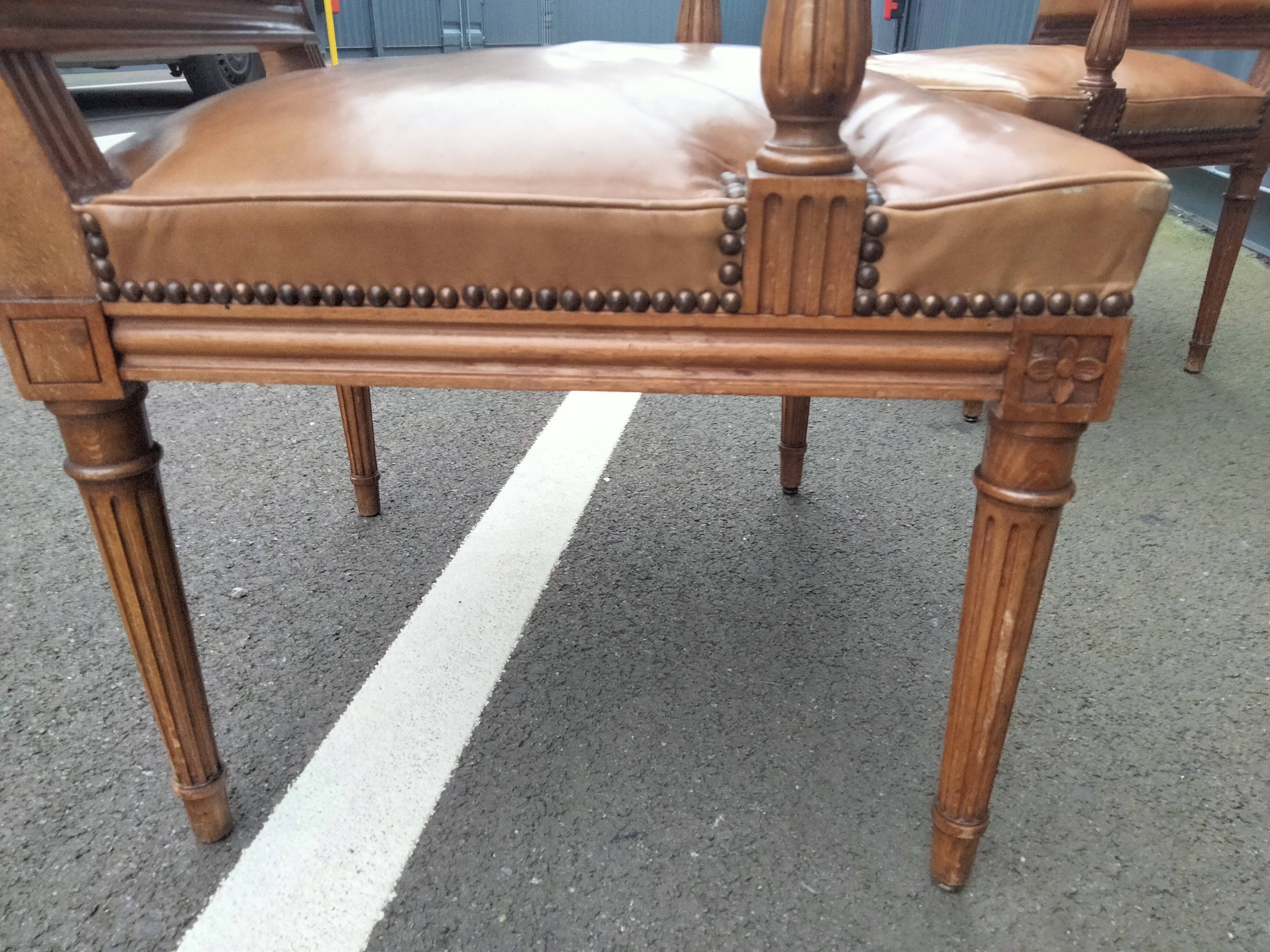 Paire de fauteuils anciens style Louis XVl