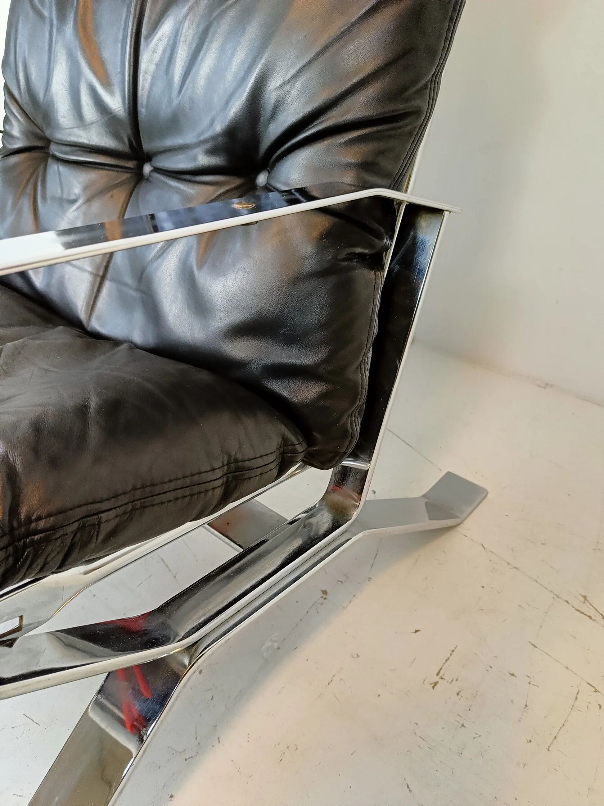 Fauteuil lounge style années 50 pour Airborne International, Belgique