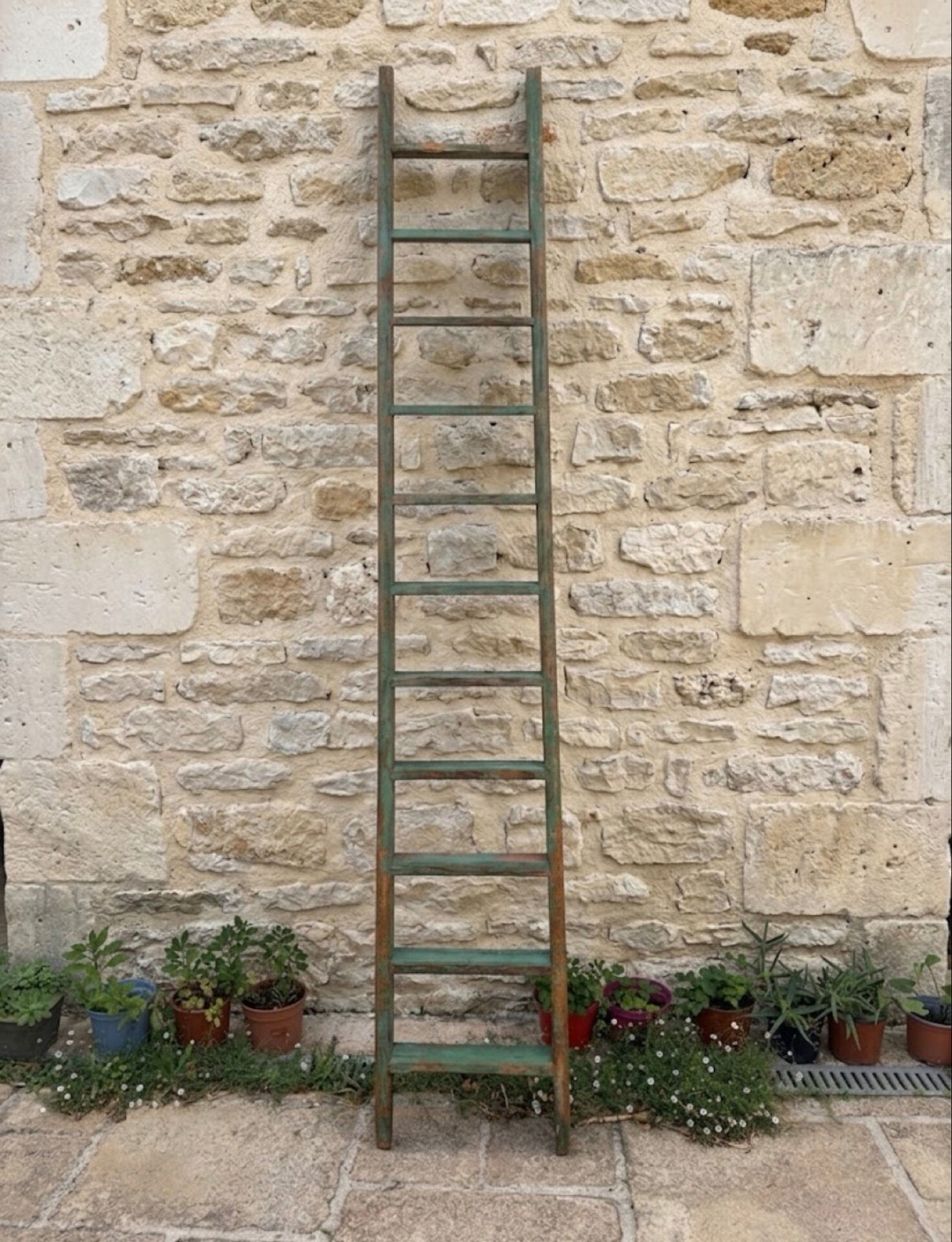 Ancienne échelle de meunier en bois