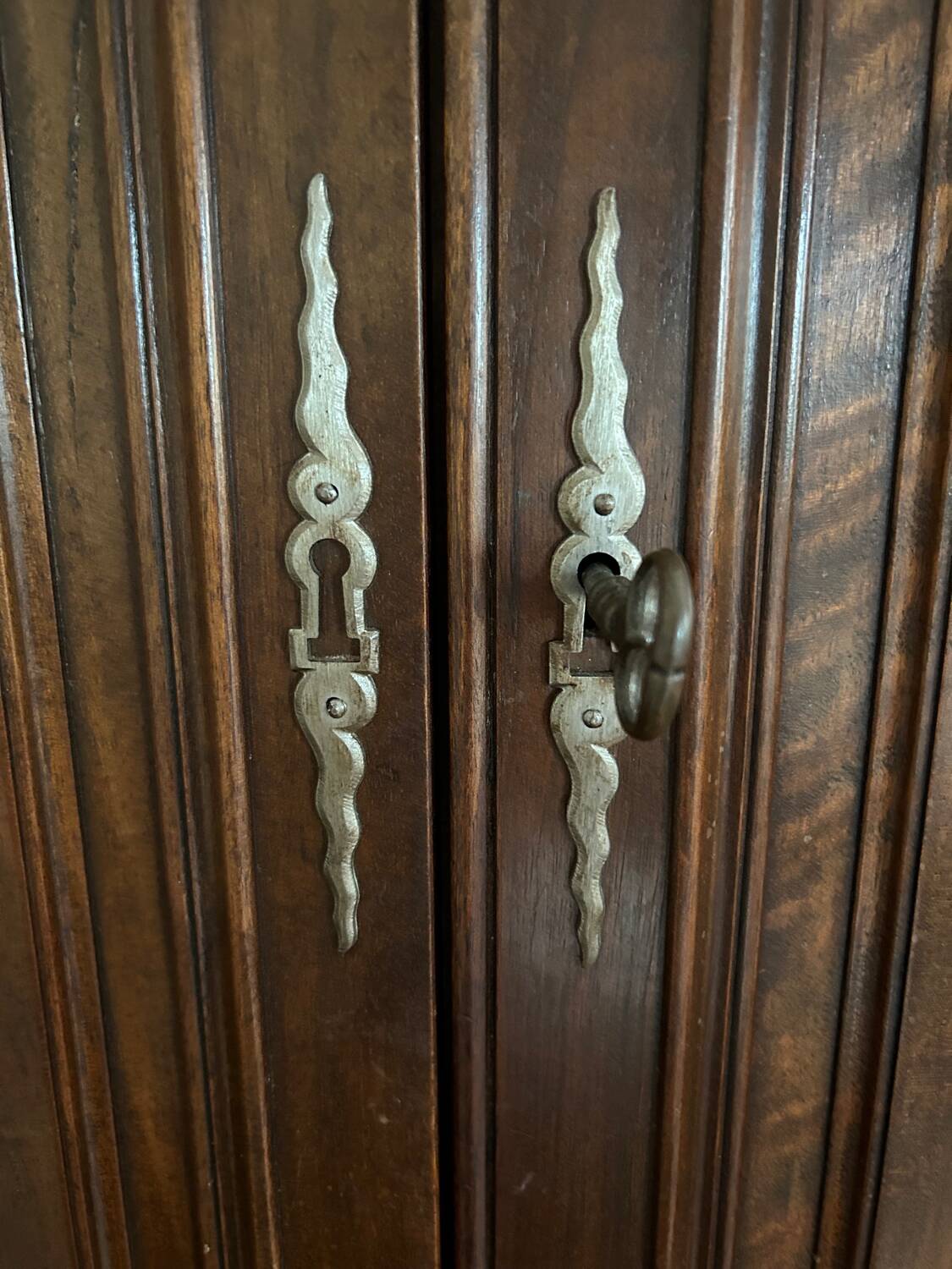 Double-bodied buffet in Louis XV style