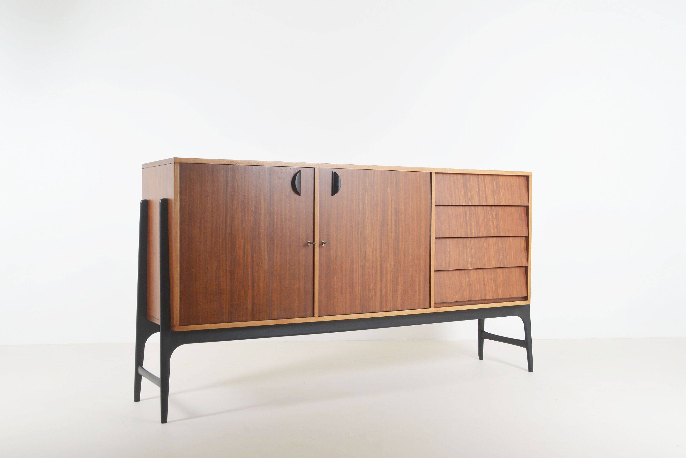 Buffet conçu par Alfred Hendrickx pour Belform, années 1950.