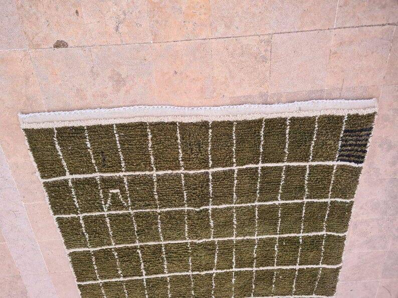 Moroccan natural wool Berber rug size 150 x 250 cm