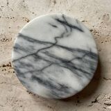 Large round ashtray in white and grey marble