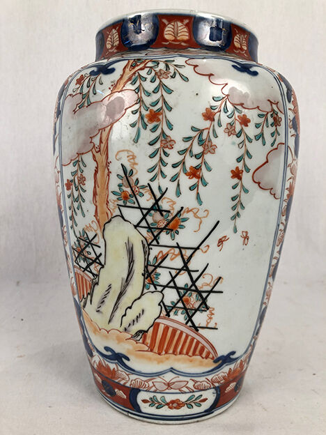 Japan, Imari, porcelain vase early twentieth century