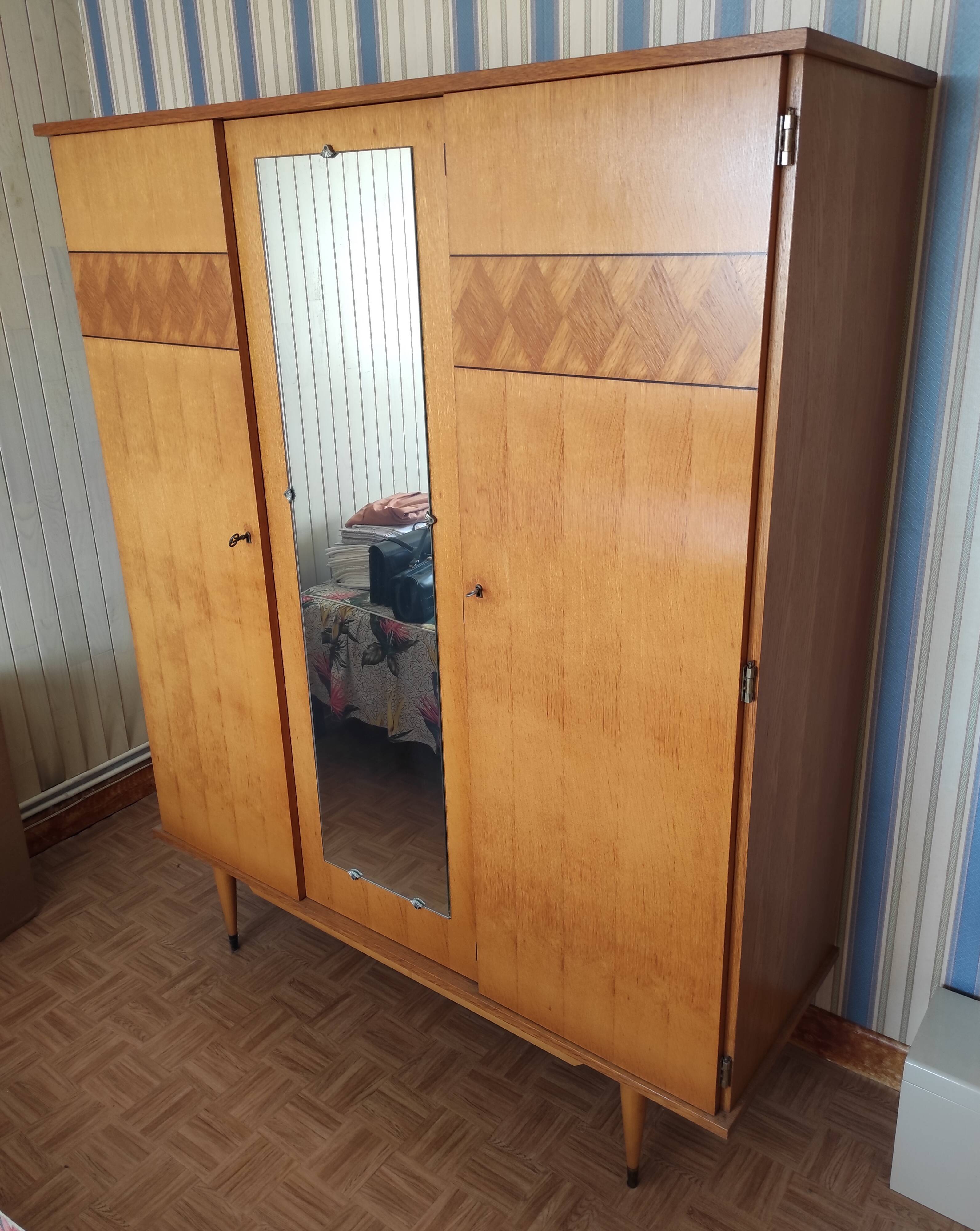 Scandinavian style wardrobe 3 doors