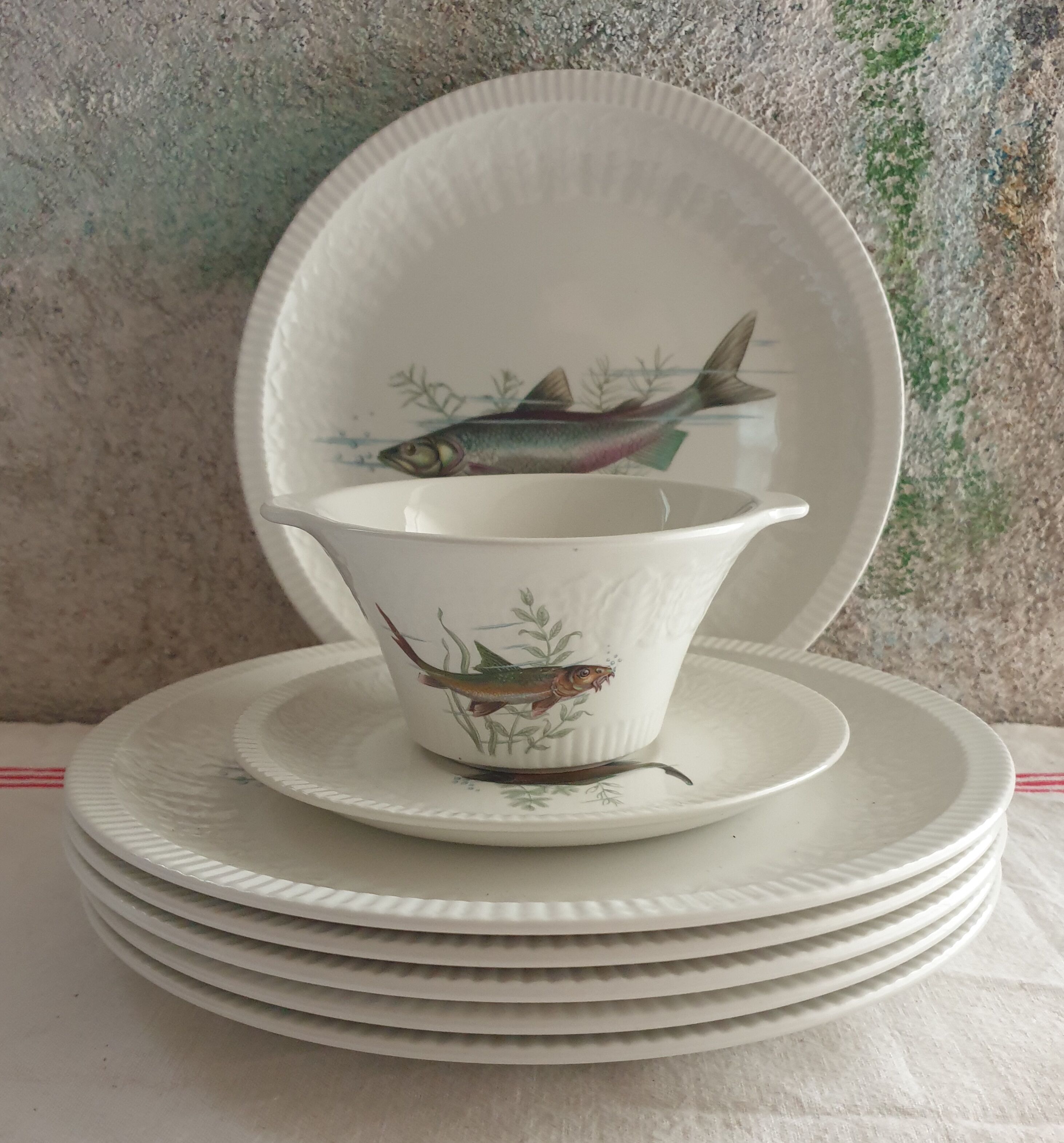Fish set, 6 plates, sauce pot and saucer