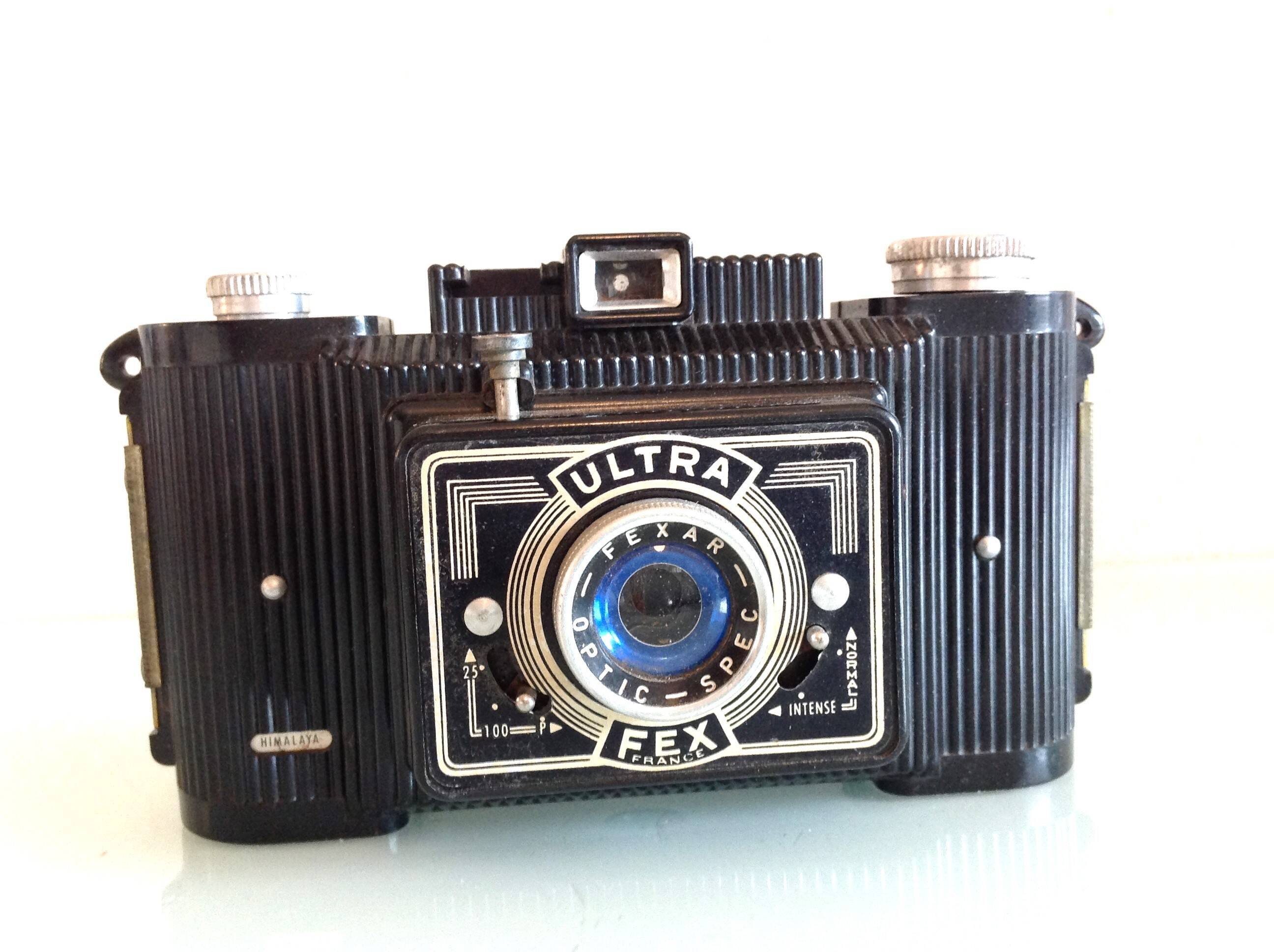 Appareil photo argentique Ultra Fex avec étui en cuir années 60