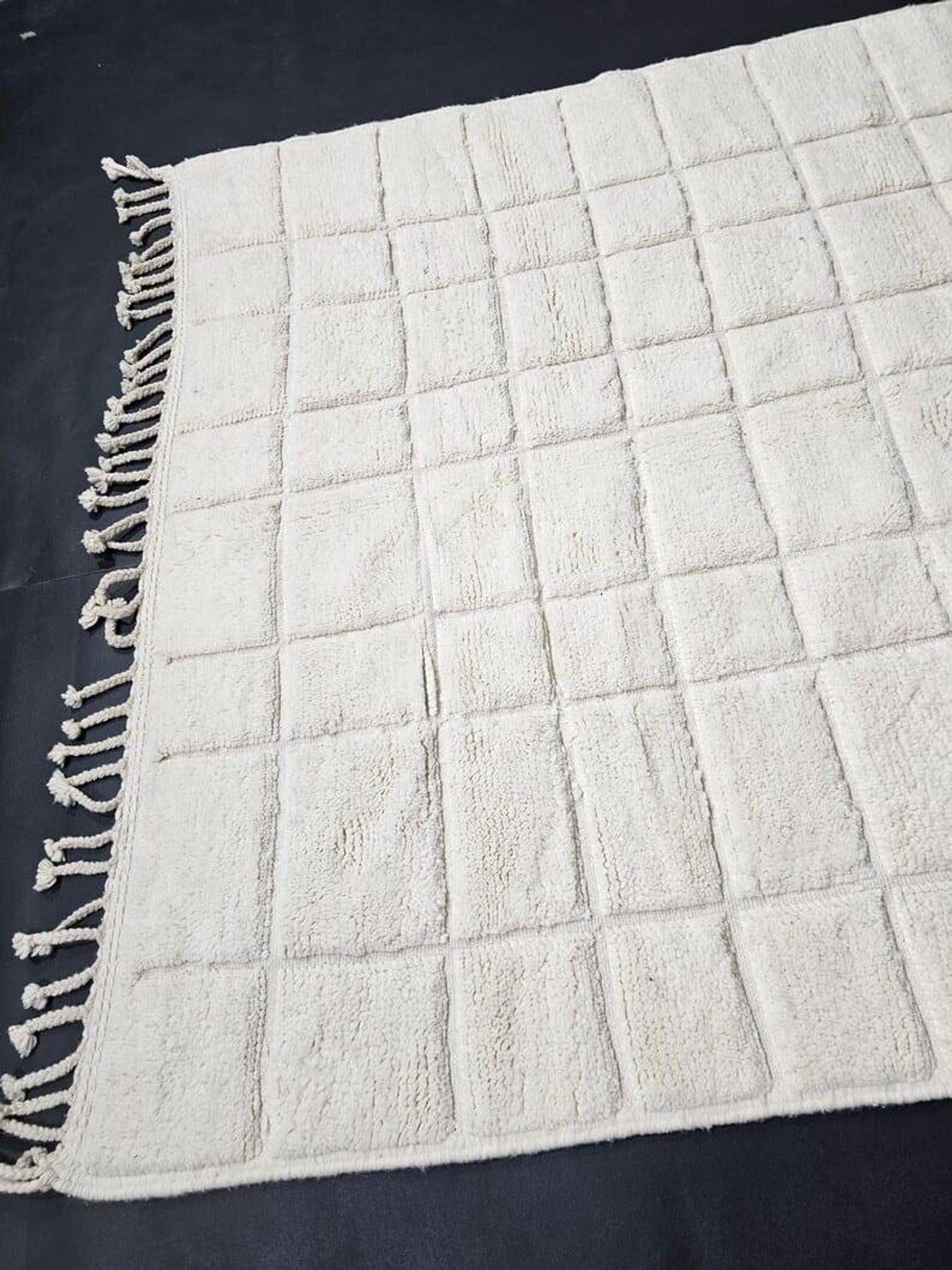 Handmade pure wool rug, size 1.5/2.5 m.