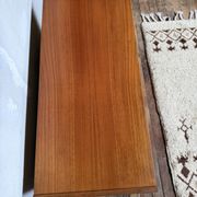 Superbe commode vintage en teck – Design élégant & poignées métal noir