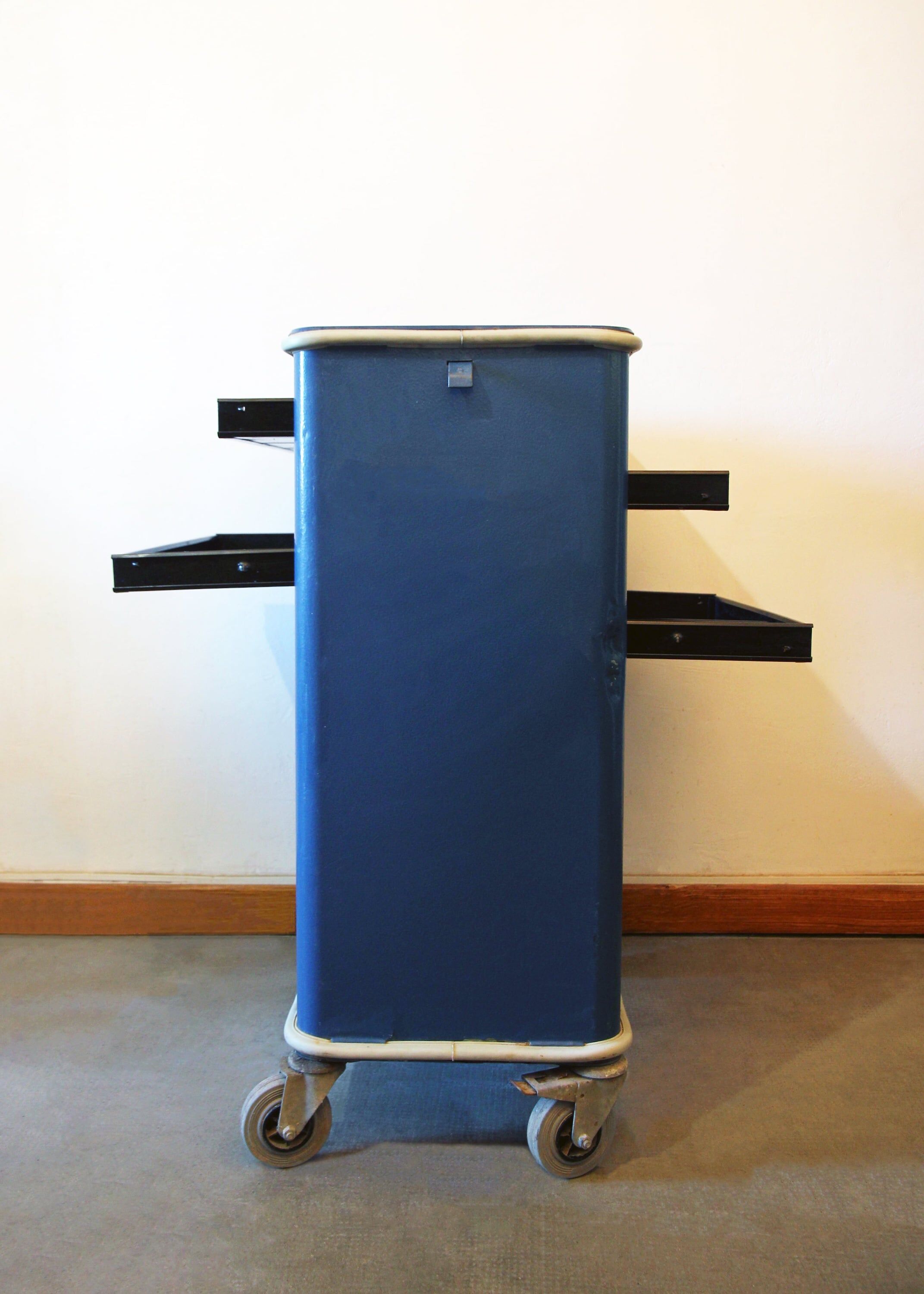 Servant / Industrial workshop bar