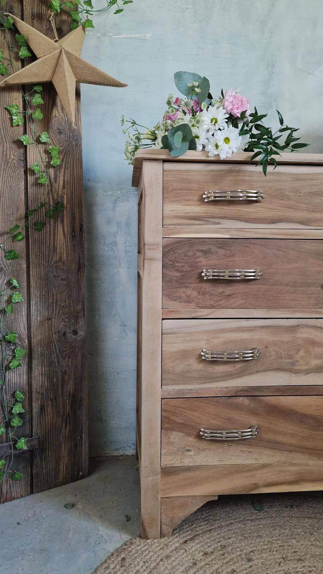 Ancienne commode en noyer