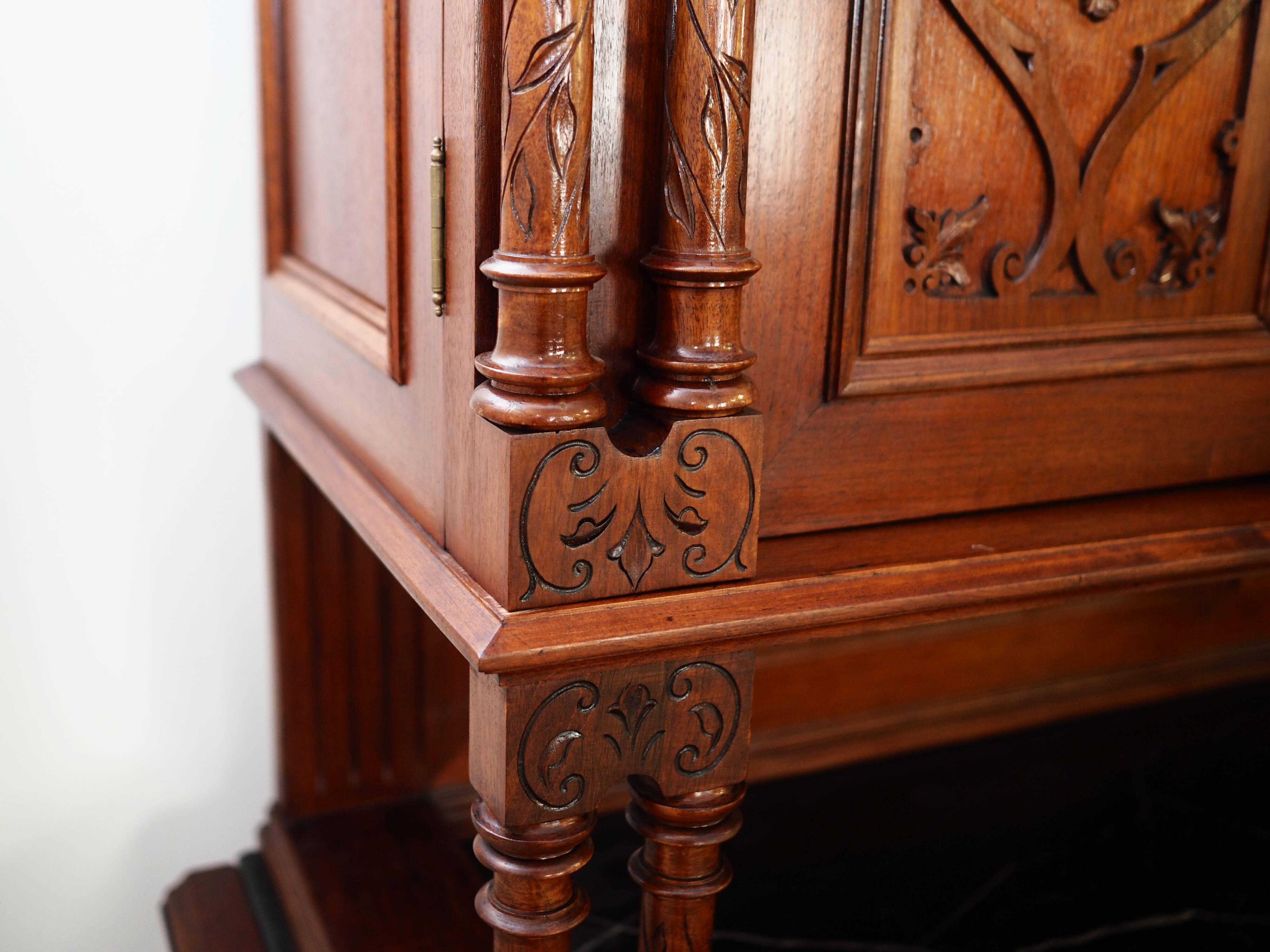 Armoire, vaisselier en chêne, Allemagne première moitié du XXème s.
