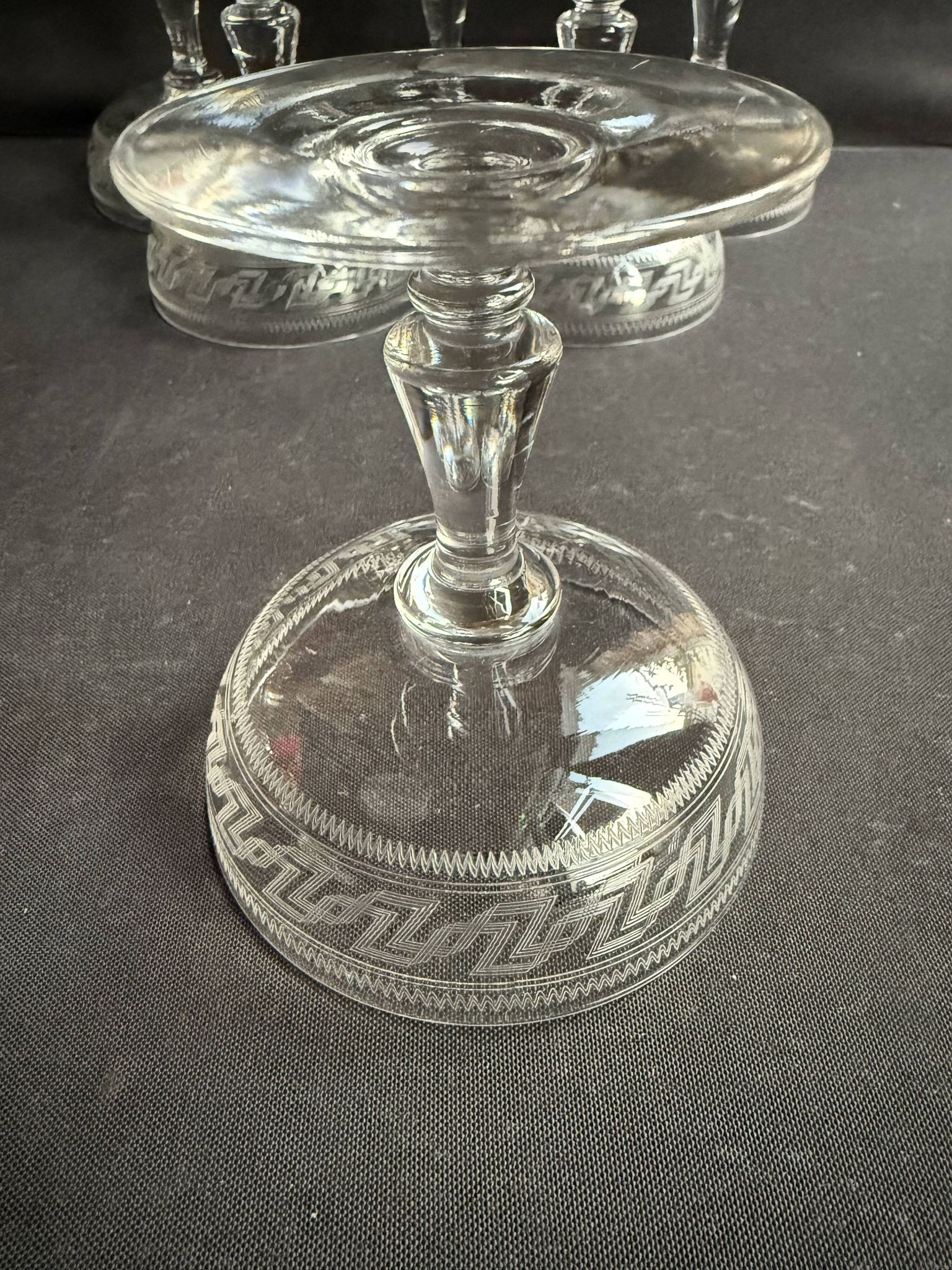 6 coupes à champagne Baccarat gravure Grecque inclinée