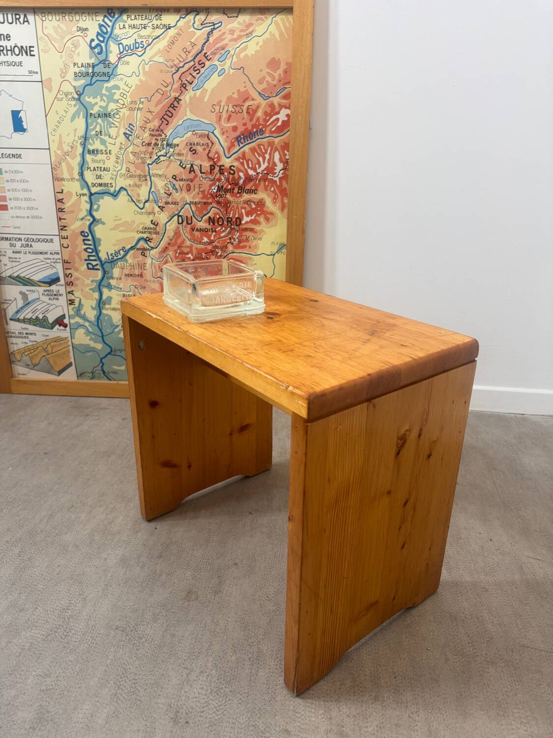 Pine stool - les Arcs - Charlotte Perriand