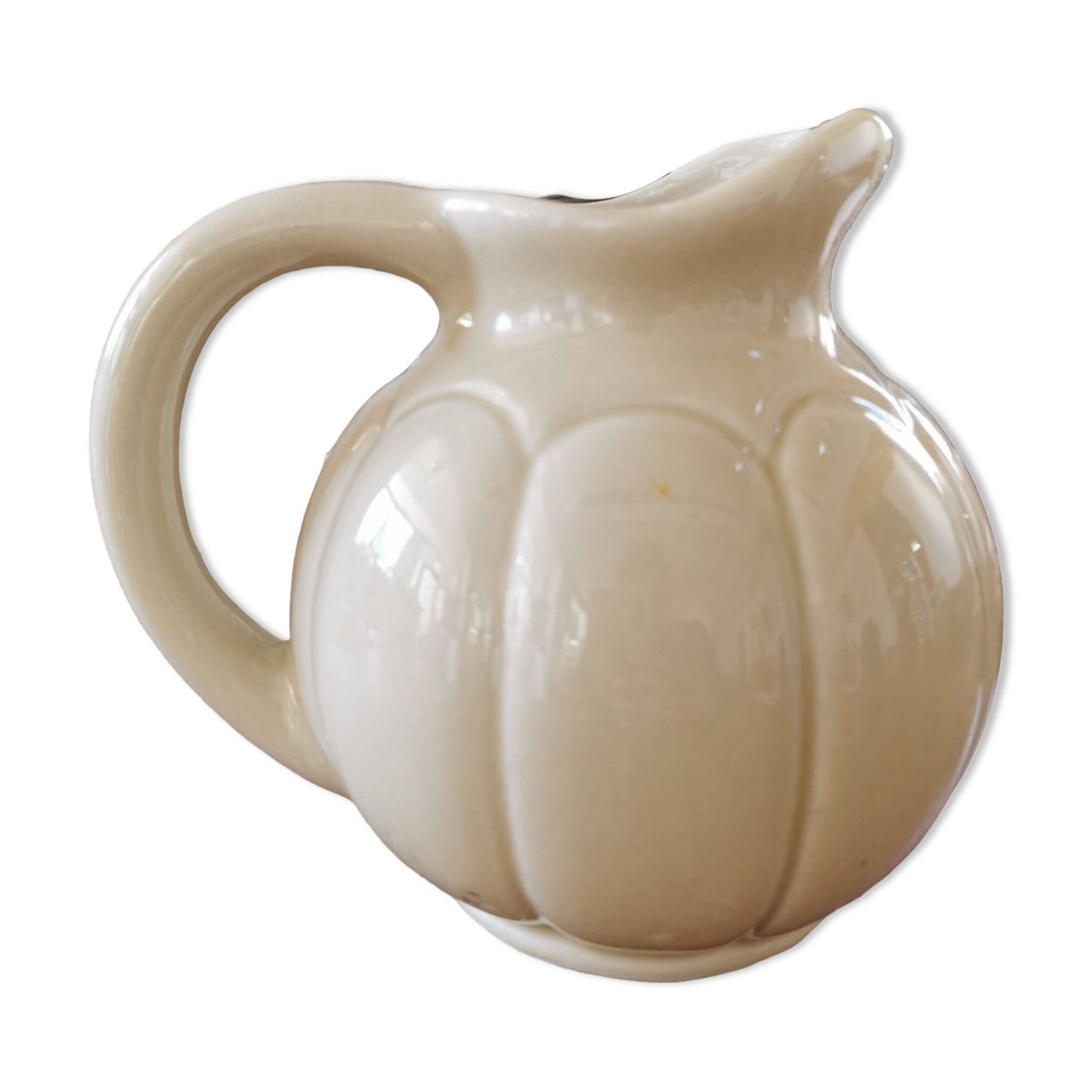 Enamelled ball pitcher