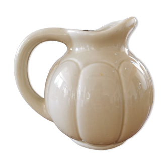 Enamelled ball pitcher