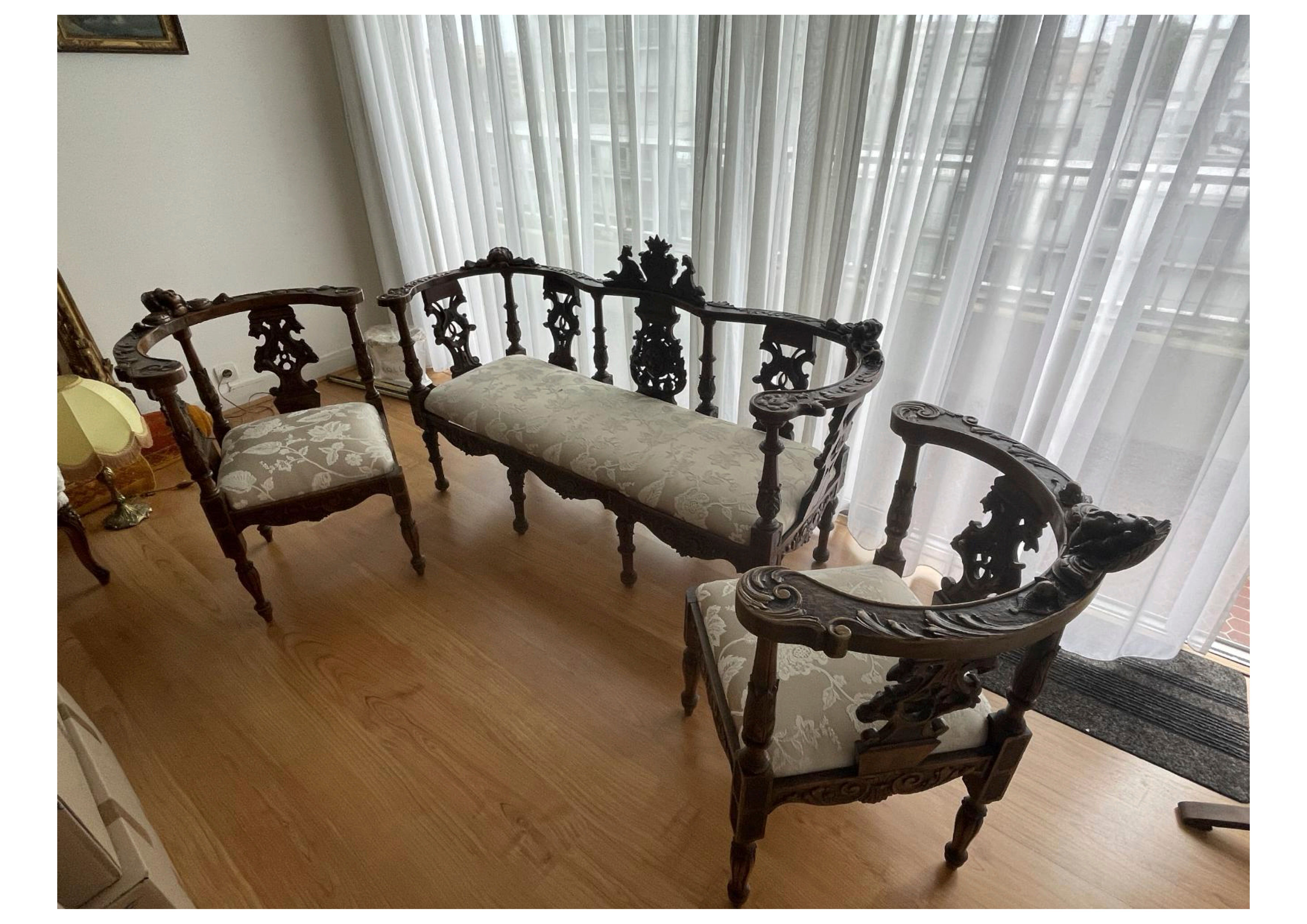 Two-seater canapé and two Neo-Renaissance armchairs from 1890.