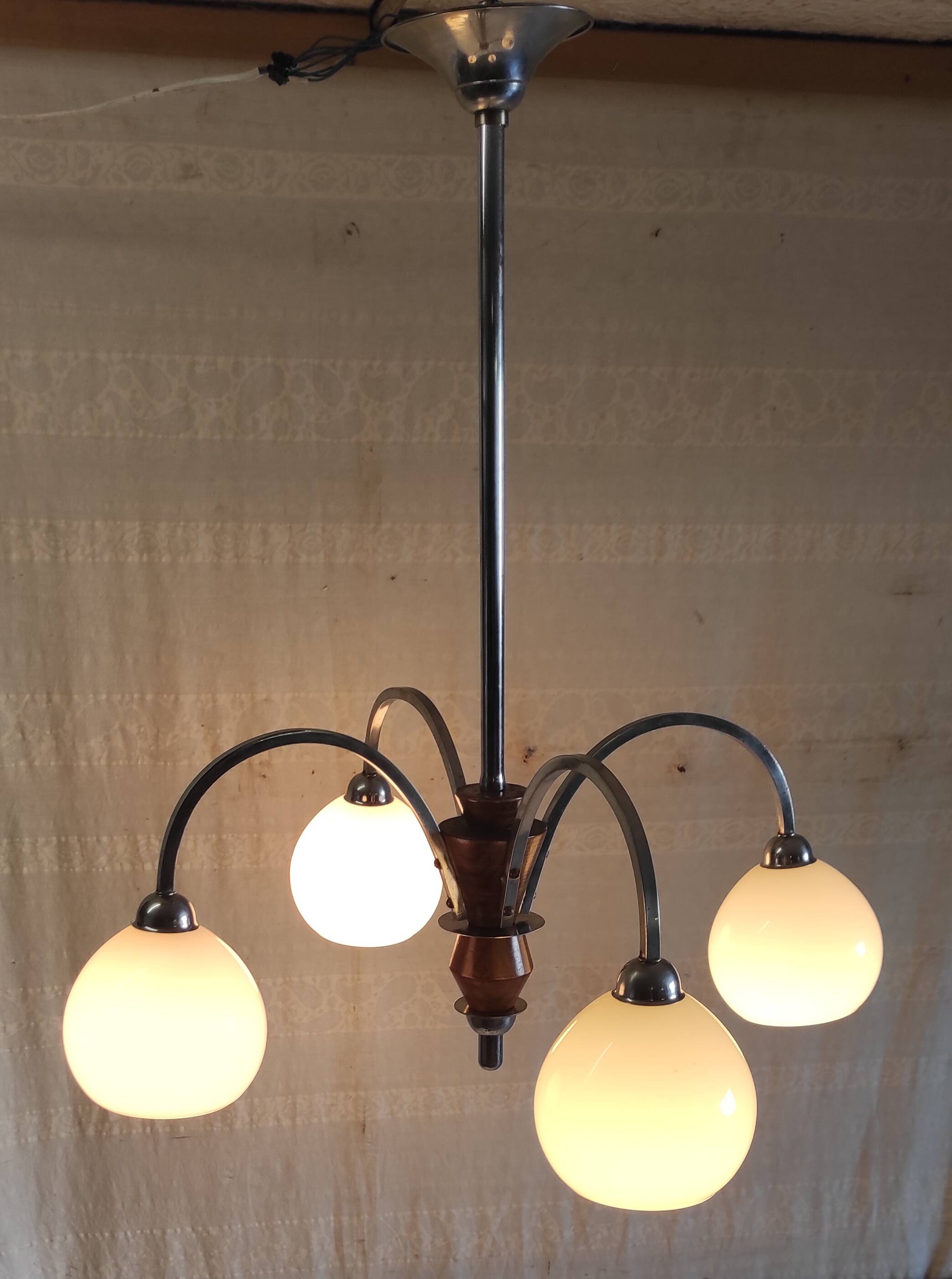 Art Deco chandelier with 4 lights in chrome metal and opaline globe - 1940s/50s
