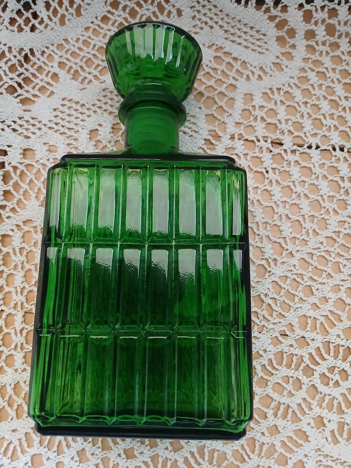 Carafe ancienne en verre pressé italien
