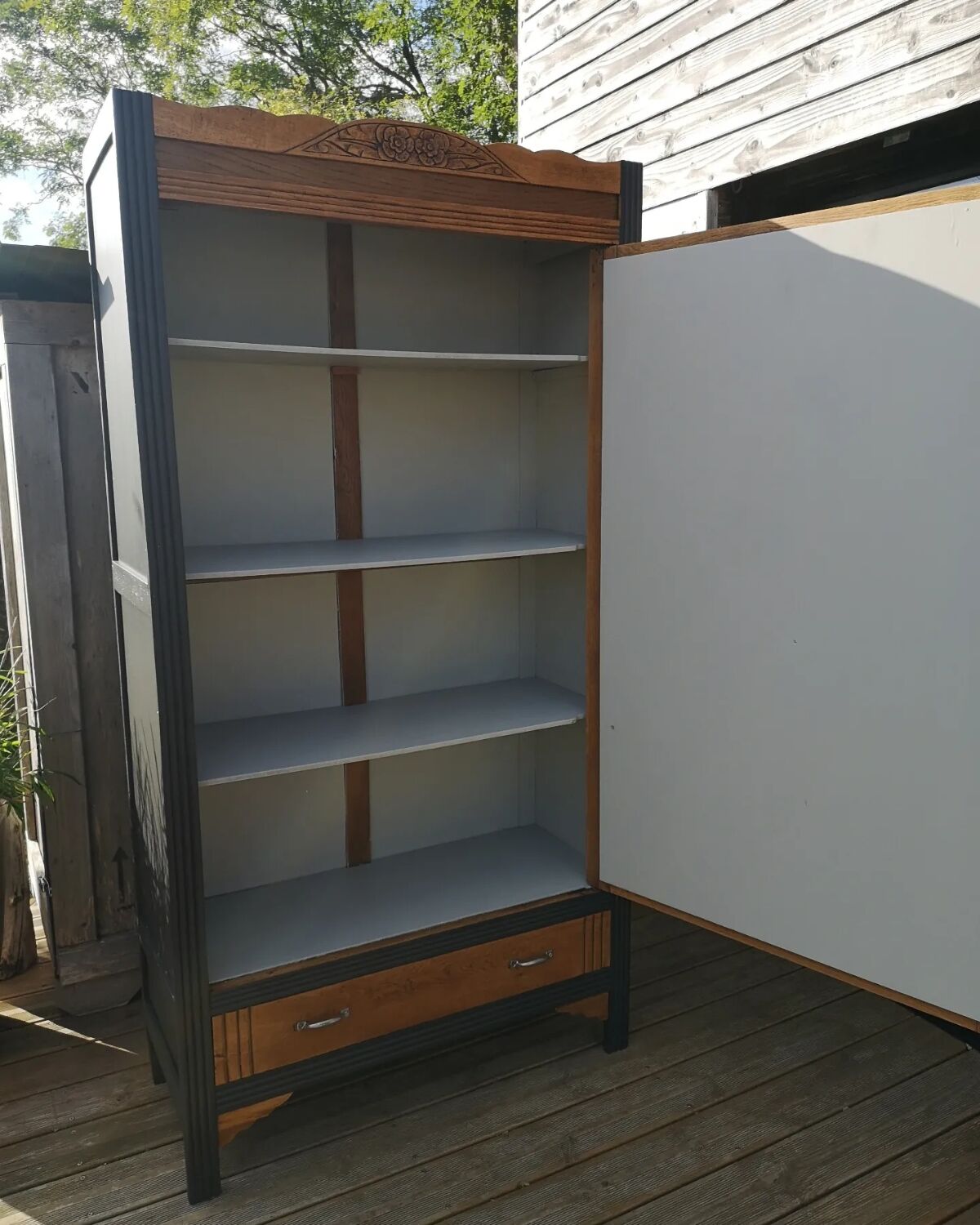 Vintage cabinet cabinet