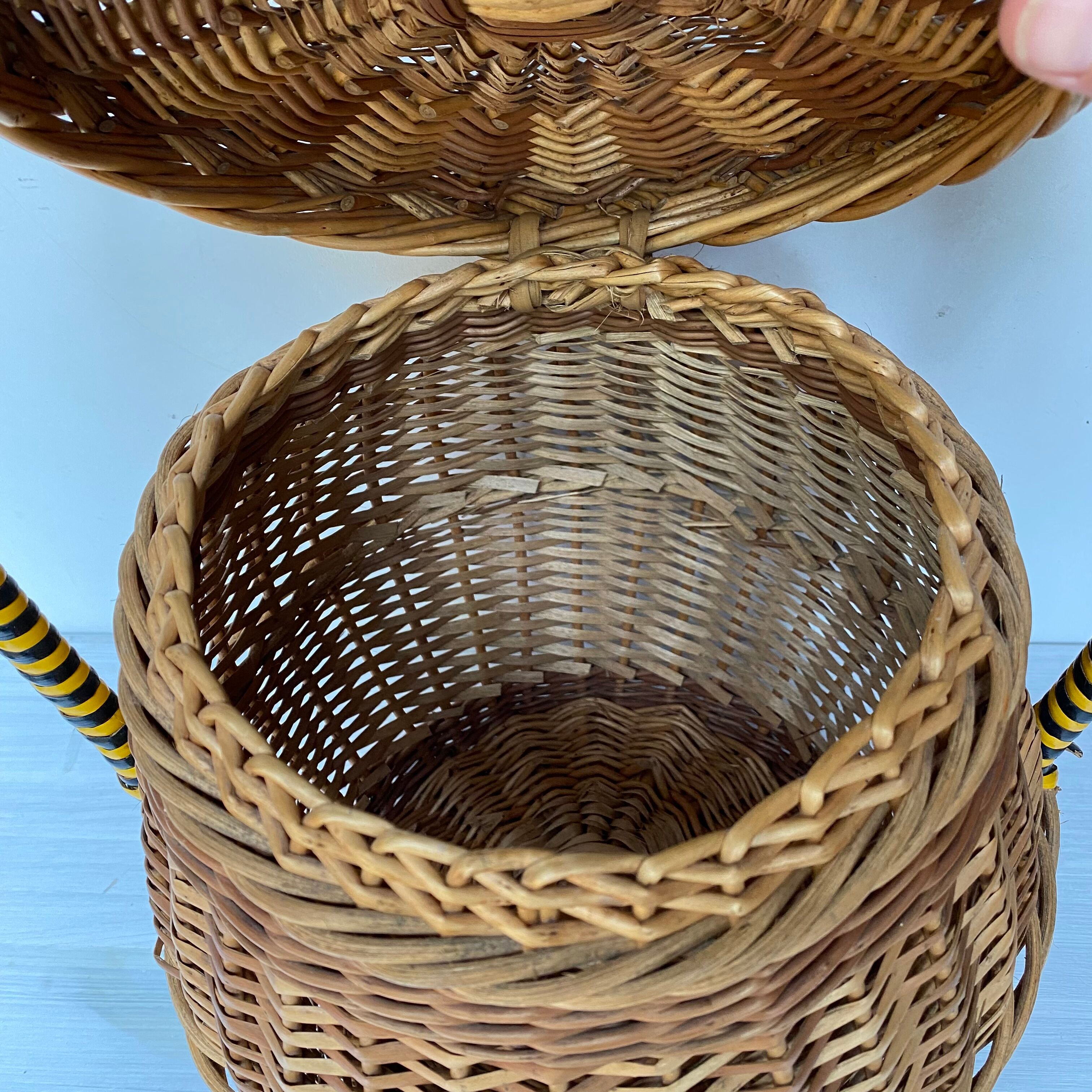Vintage basket with lid