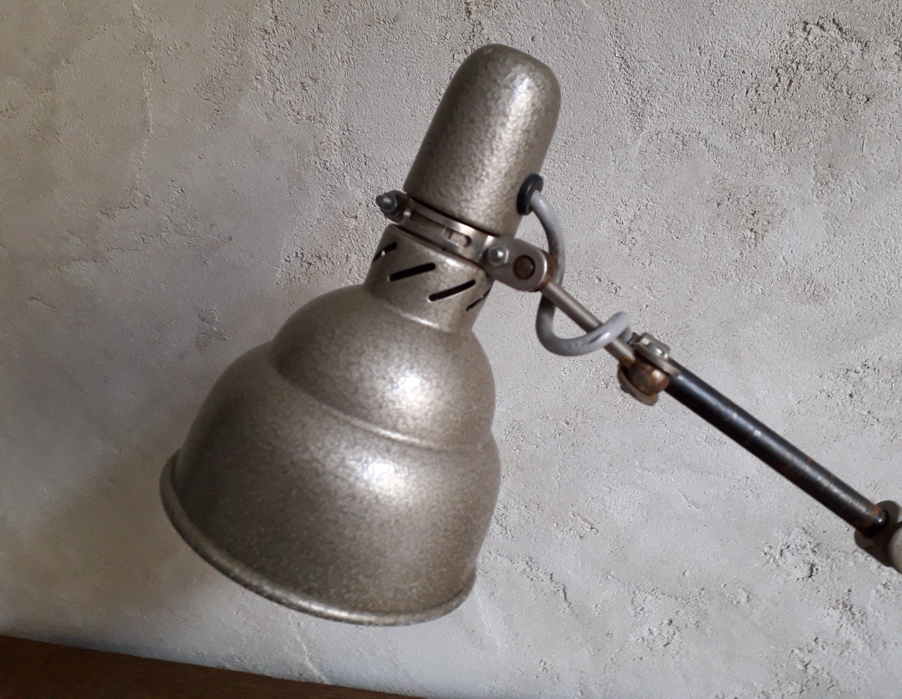 Lumina articulated and telescopic workshop lamp