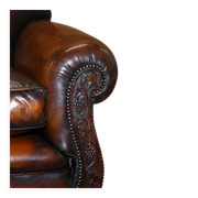 Two-seater canapé in aged leather, Victorian style.