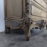 Baroque secretary in Louis XV style made of walnut.