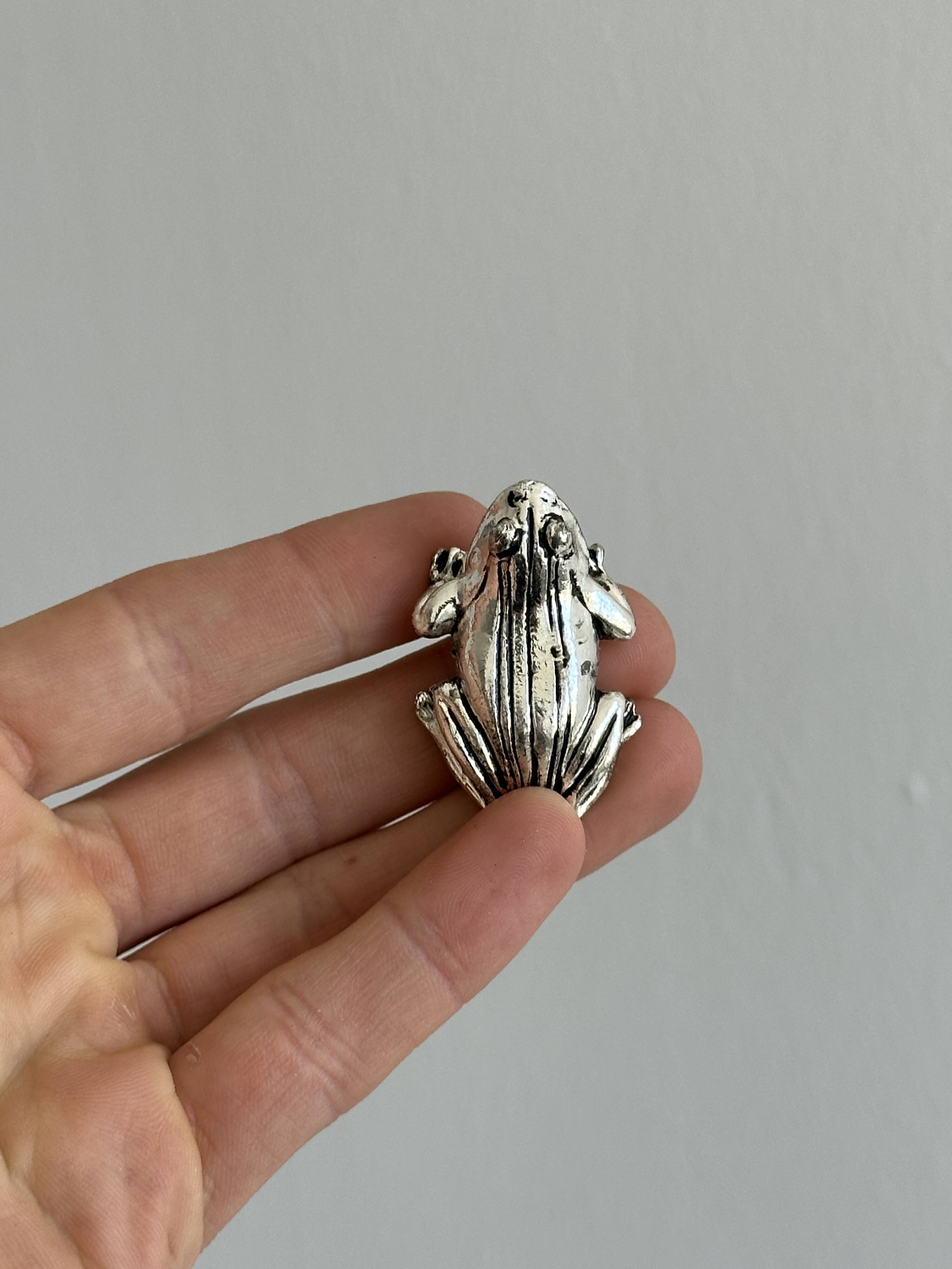 6 frog knife holders