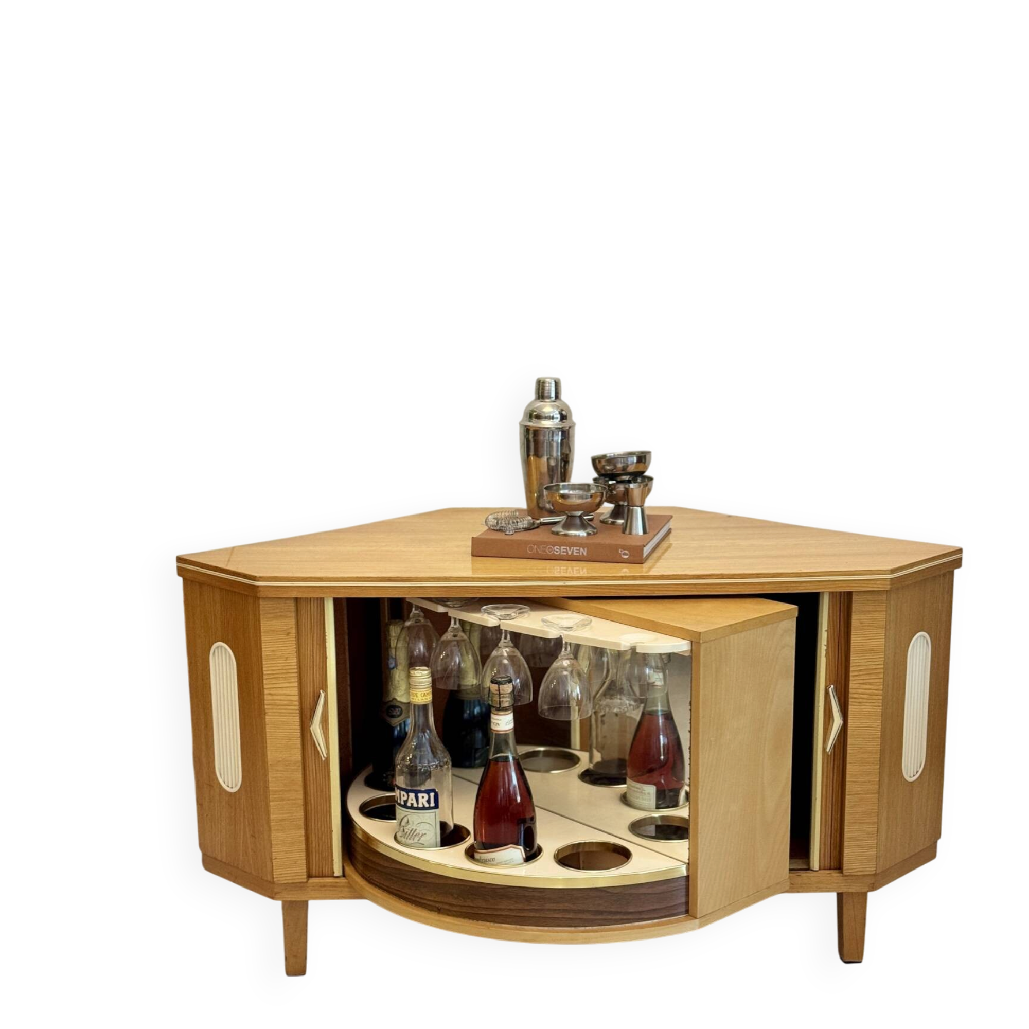 Cabinet de bar vintage « speakeasy »