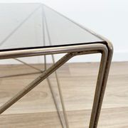 Table basse isocele conçue par Max Sauze, Isocele